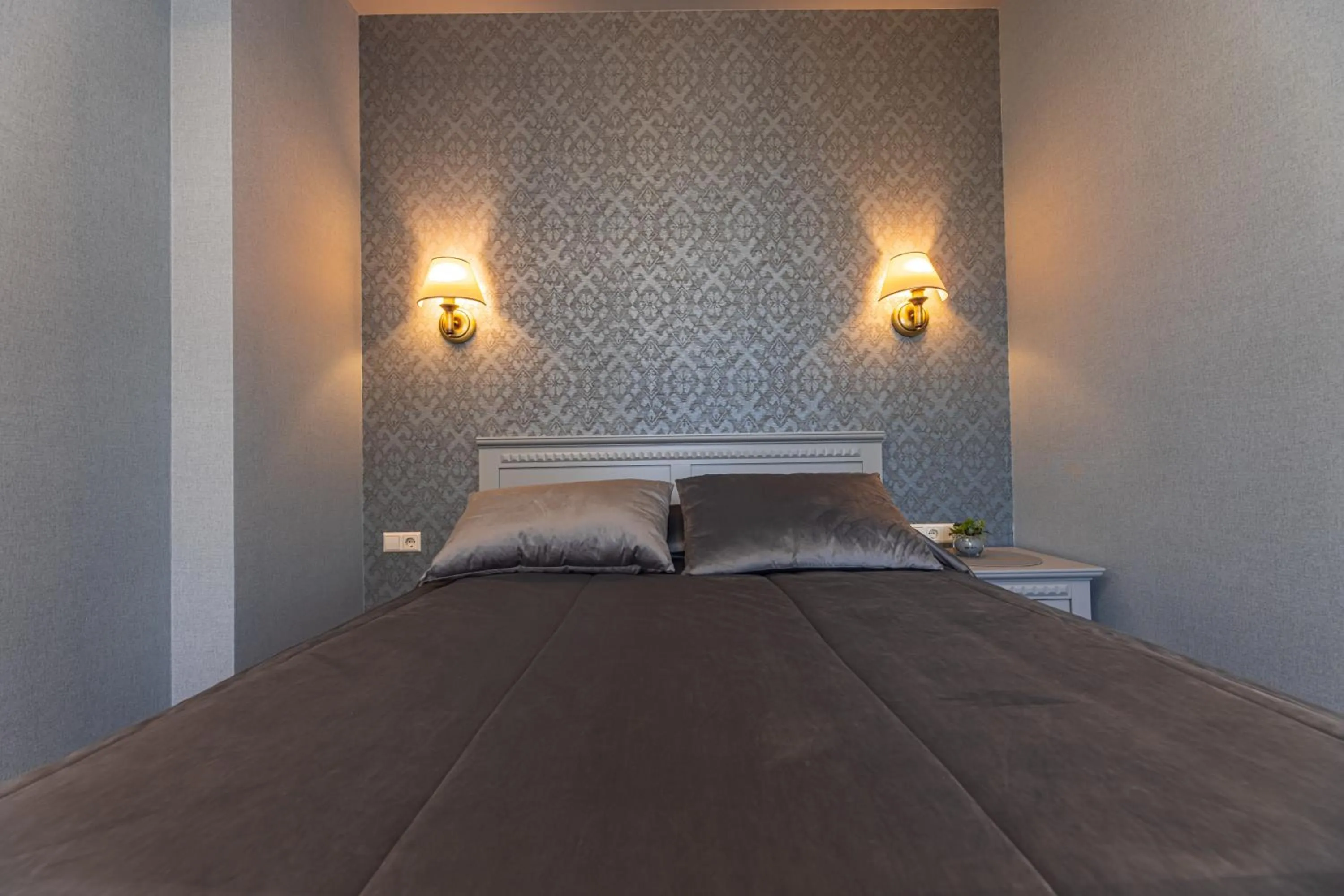 Bed in Senoji Hansa Hotel