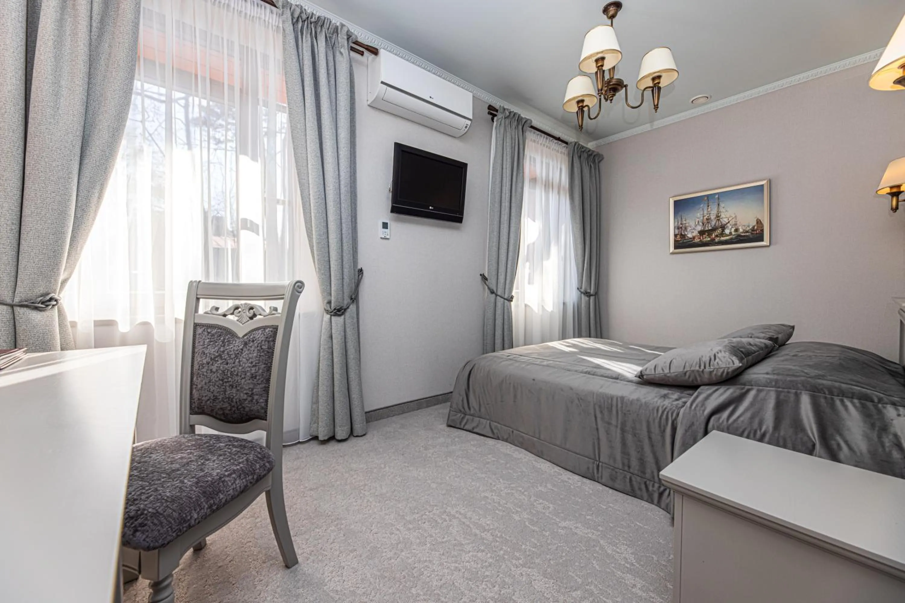 Bed in Senoji Hansa Hotel