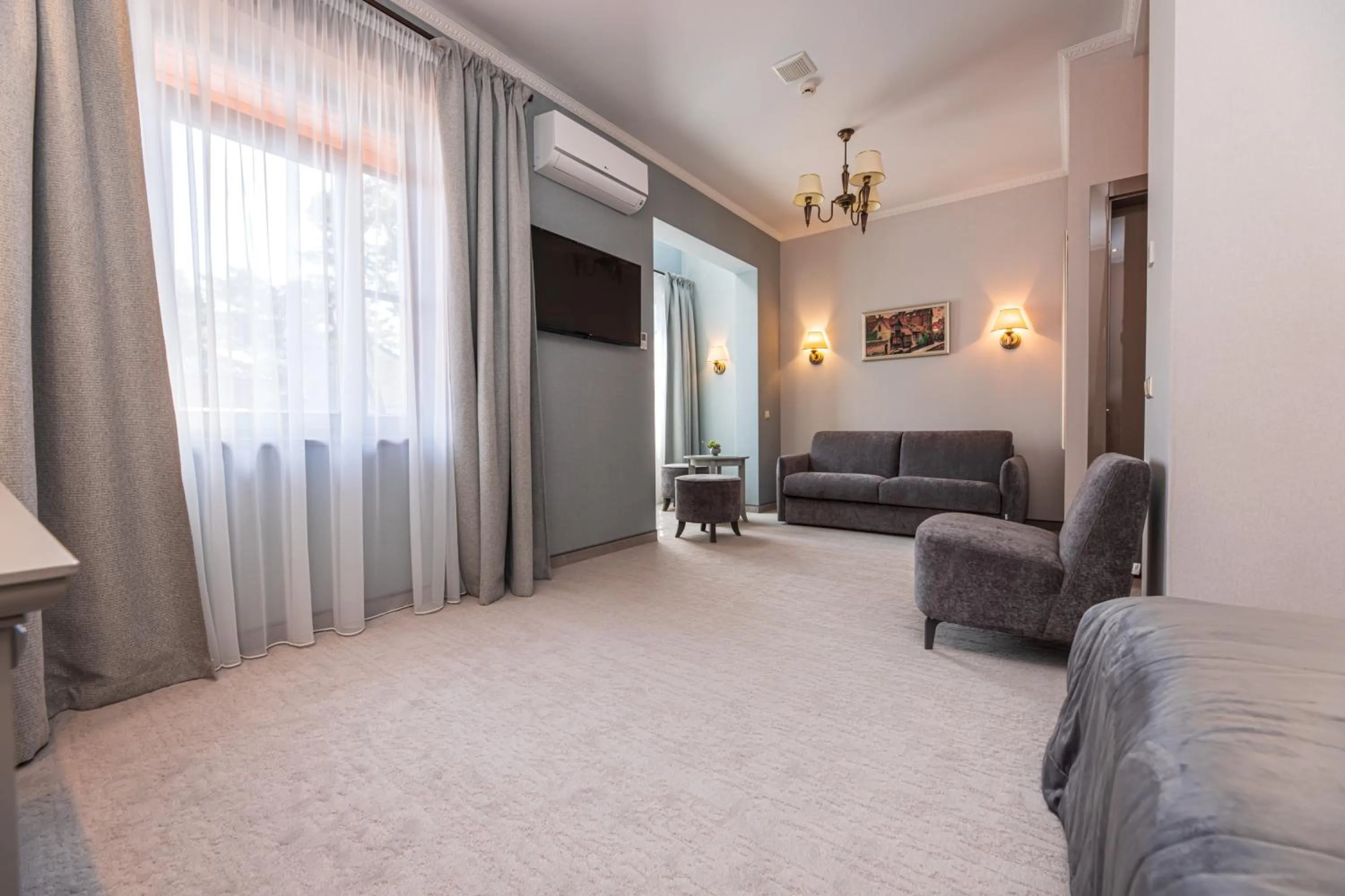 Seating area in Senoji Hansa Hotel