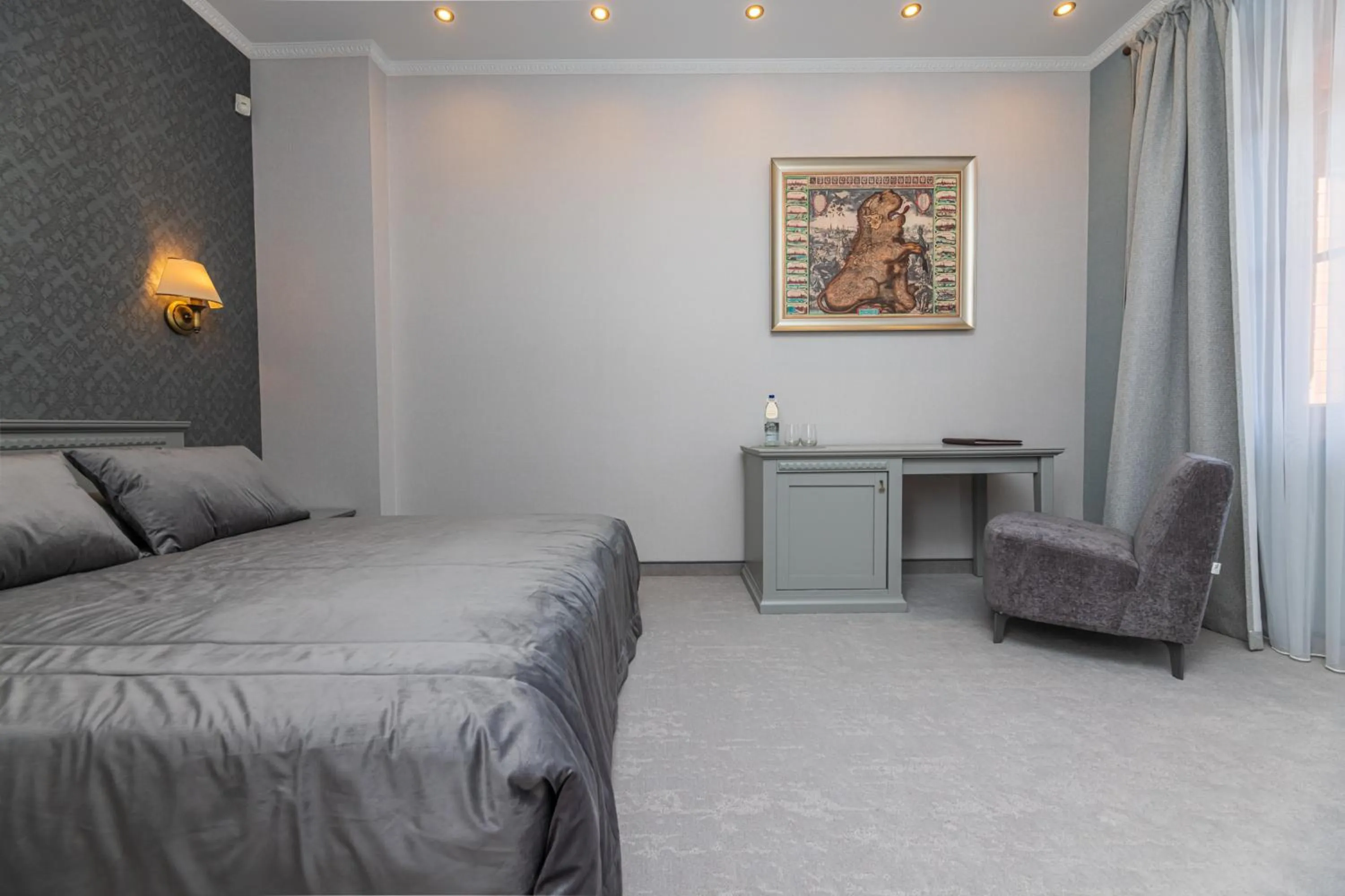 Bed in Senoji Hansa Hotel