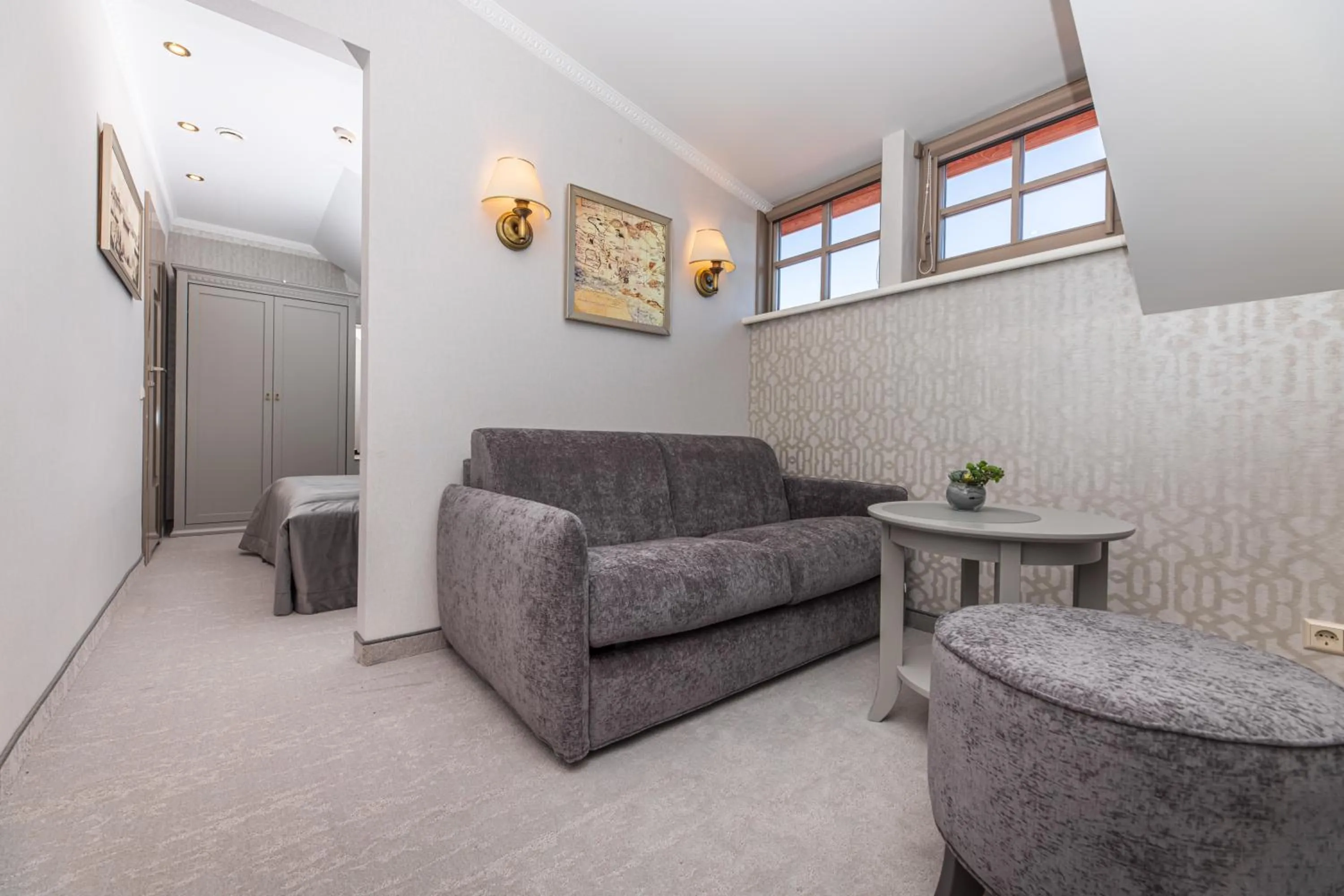 Bed in Senoji Hansa Hotel