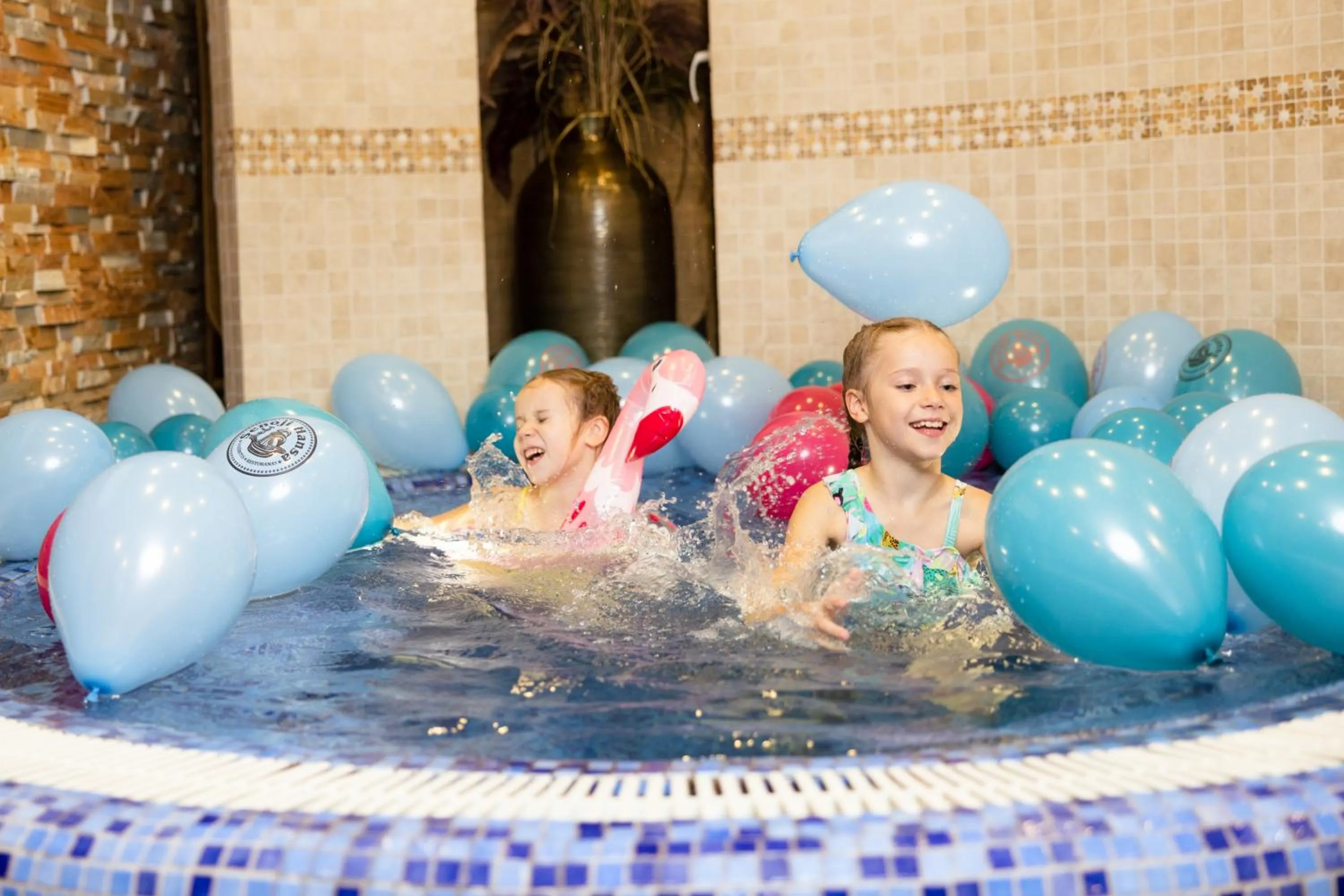 Hot Tub in Senoji Hansa Hotel