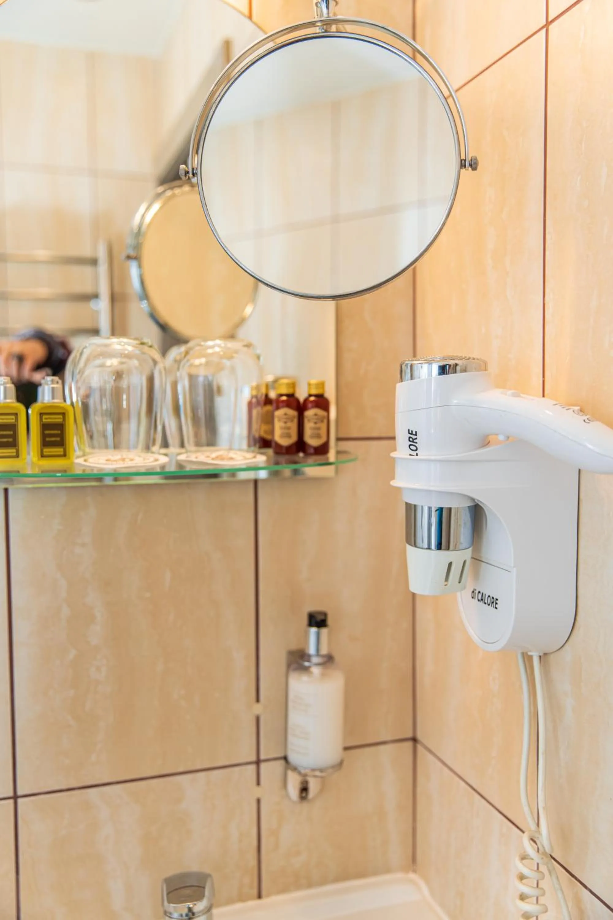 Bathroom in Senoji Hansa Hotel