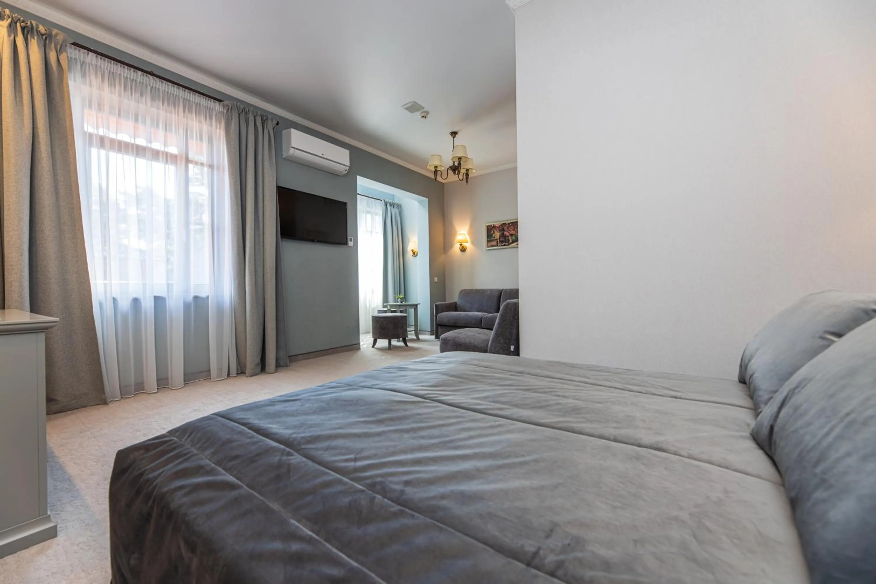 Bed in Senoji Hansa Hotel