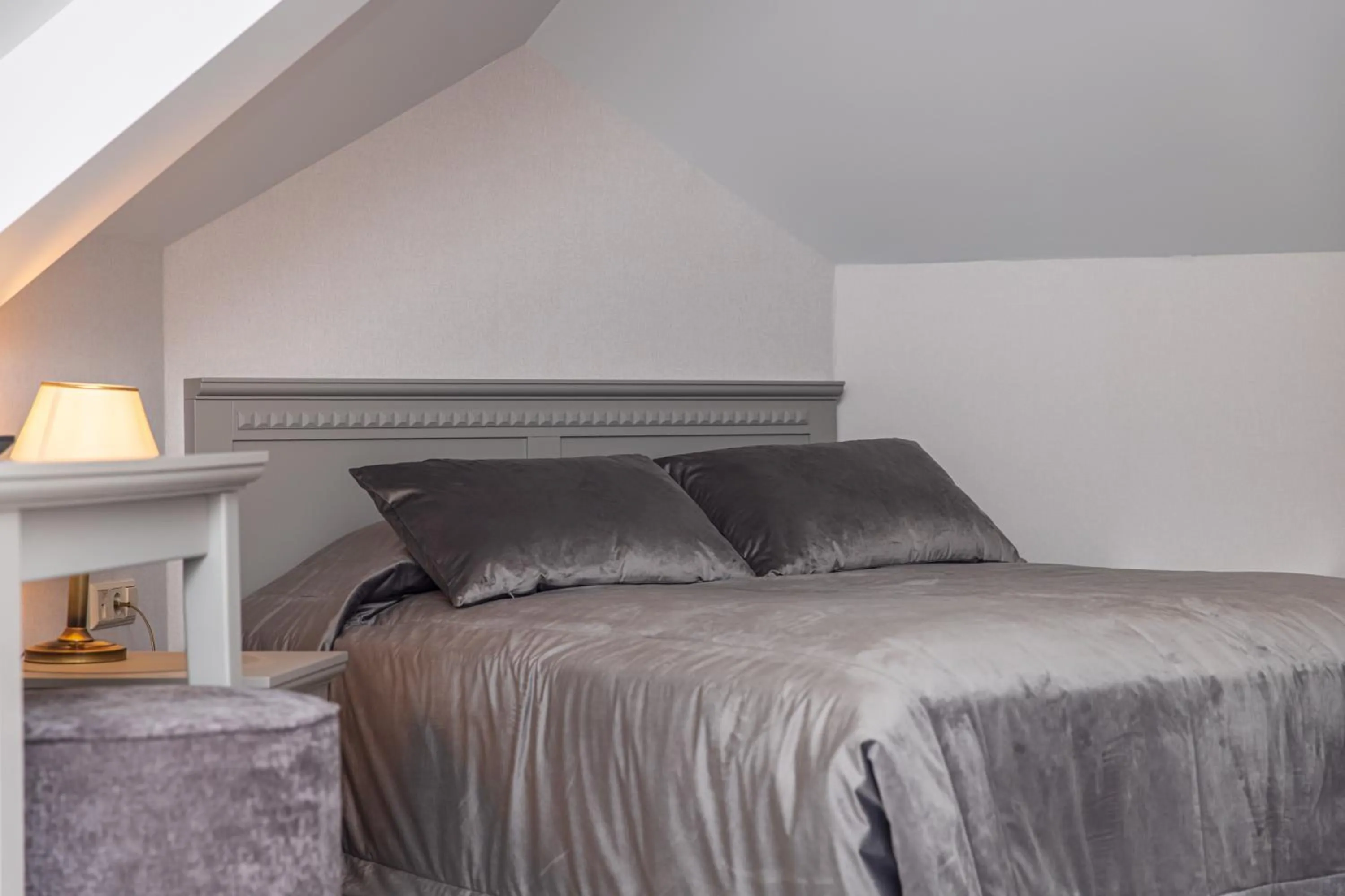 Bed in Senoji Hansa Hotel