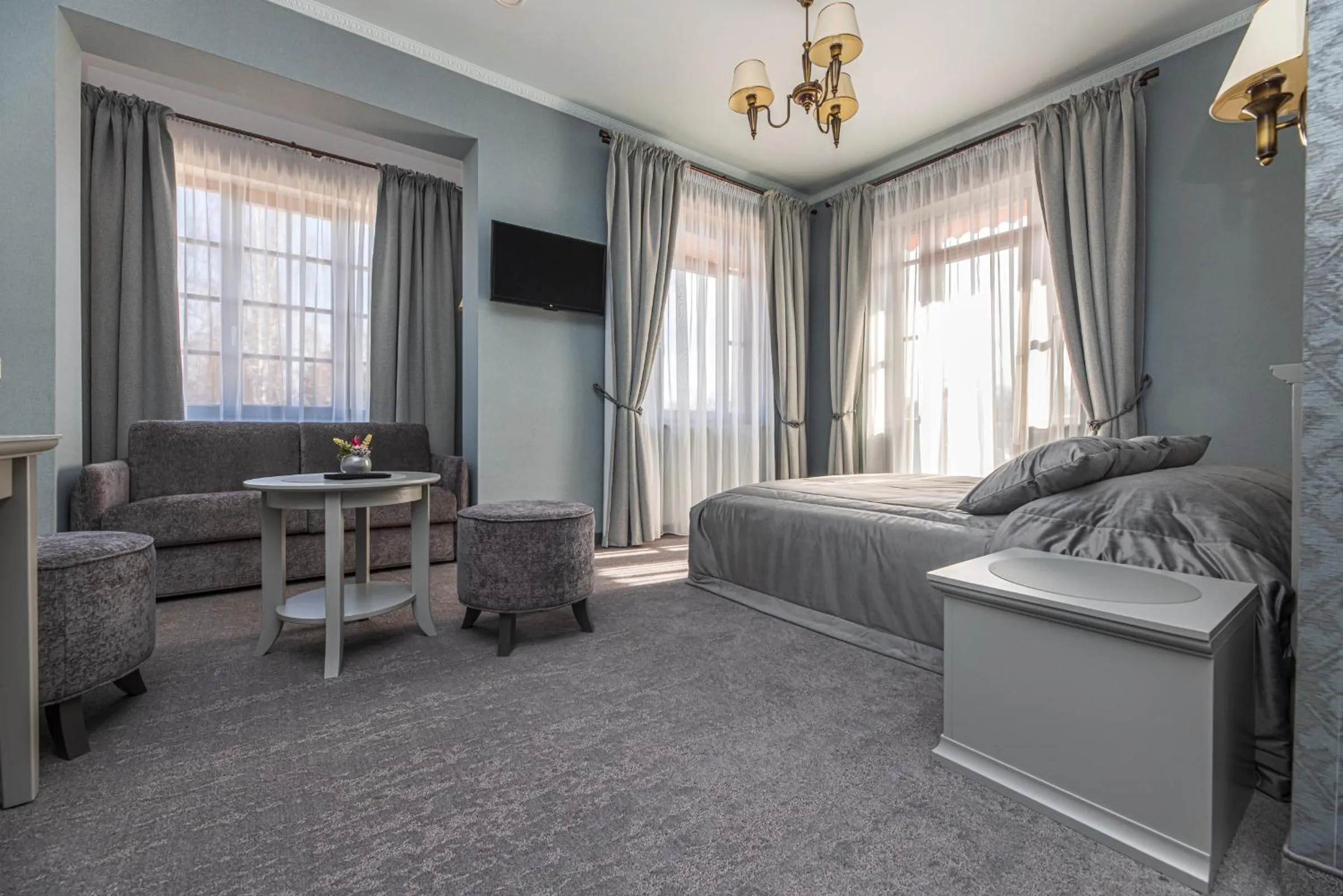 Photo of the whole room, Bed in Senoji Hansa Hotel