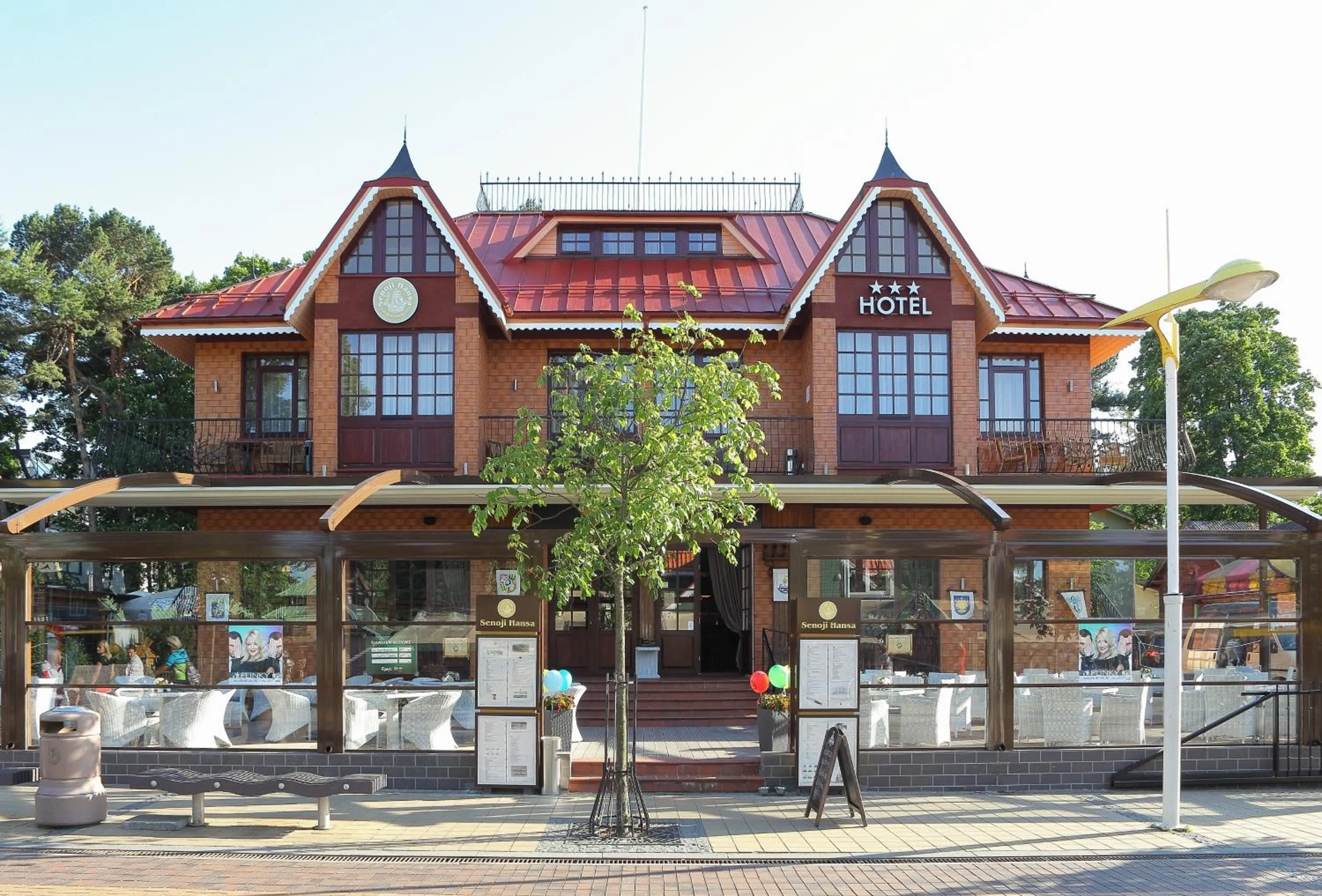 Facade/entrance in Senoji Hansa Hotel