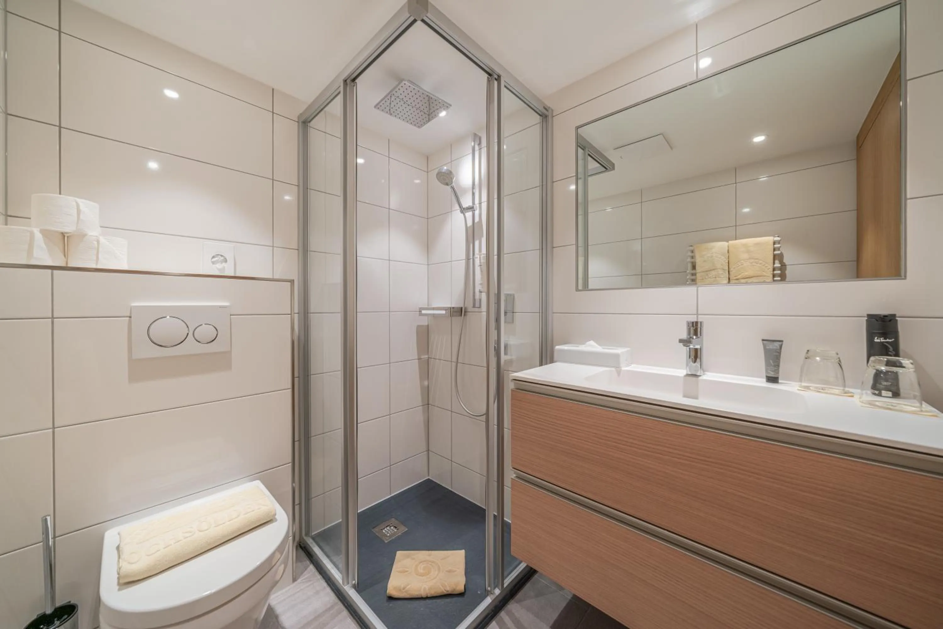 Shower in Hotel Hochsölden