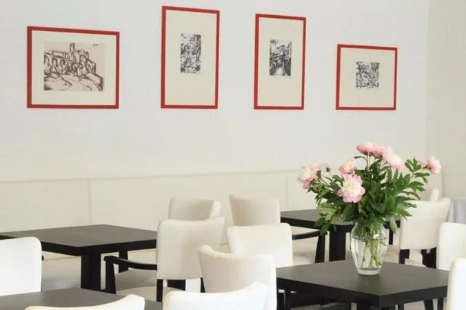 Restaurant/places to eat in Hotel Arkadia