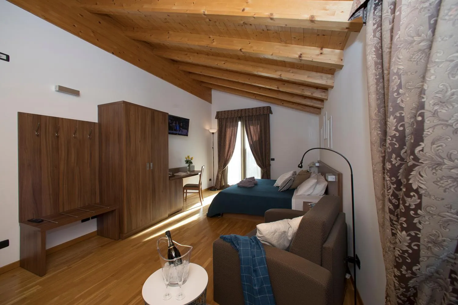 Photo of the whole room in Hotel C25