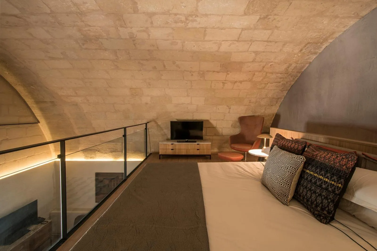 Decorative detail, Bed in Cugo Gran Macina Malta