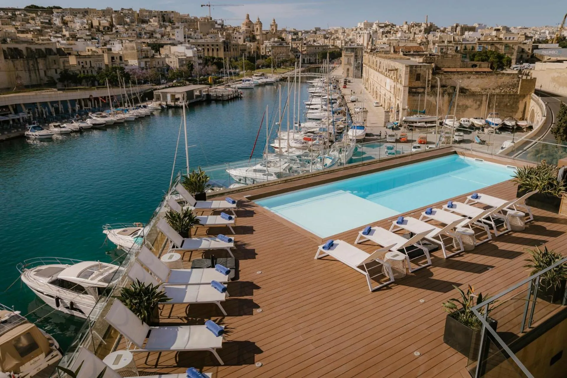 Property building in Cugo Gran Macina Malta