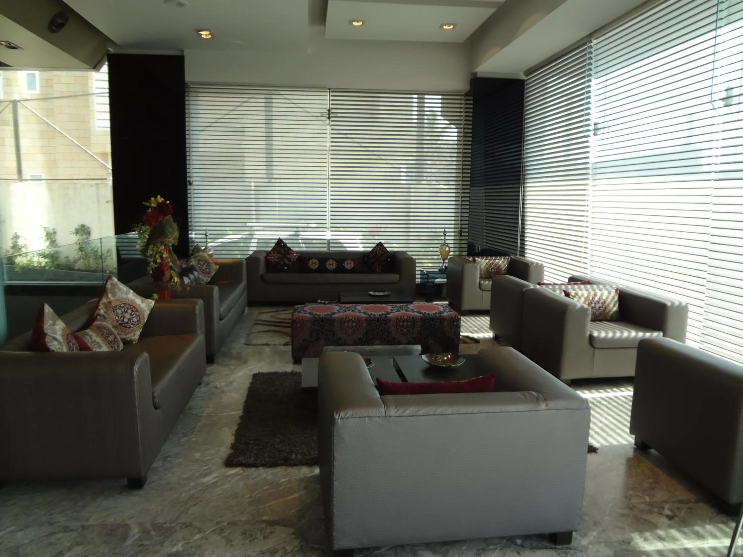 Lobby or reception in Hotel Suba International Sahar Road Mumbai