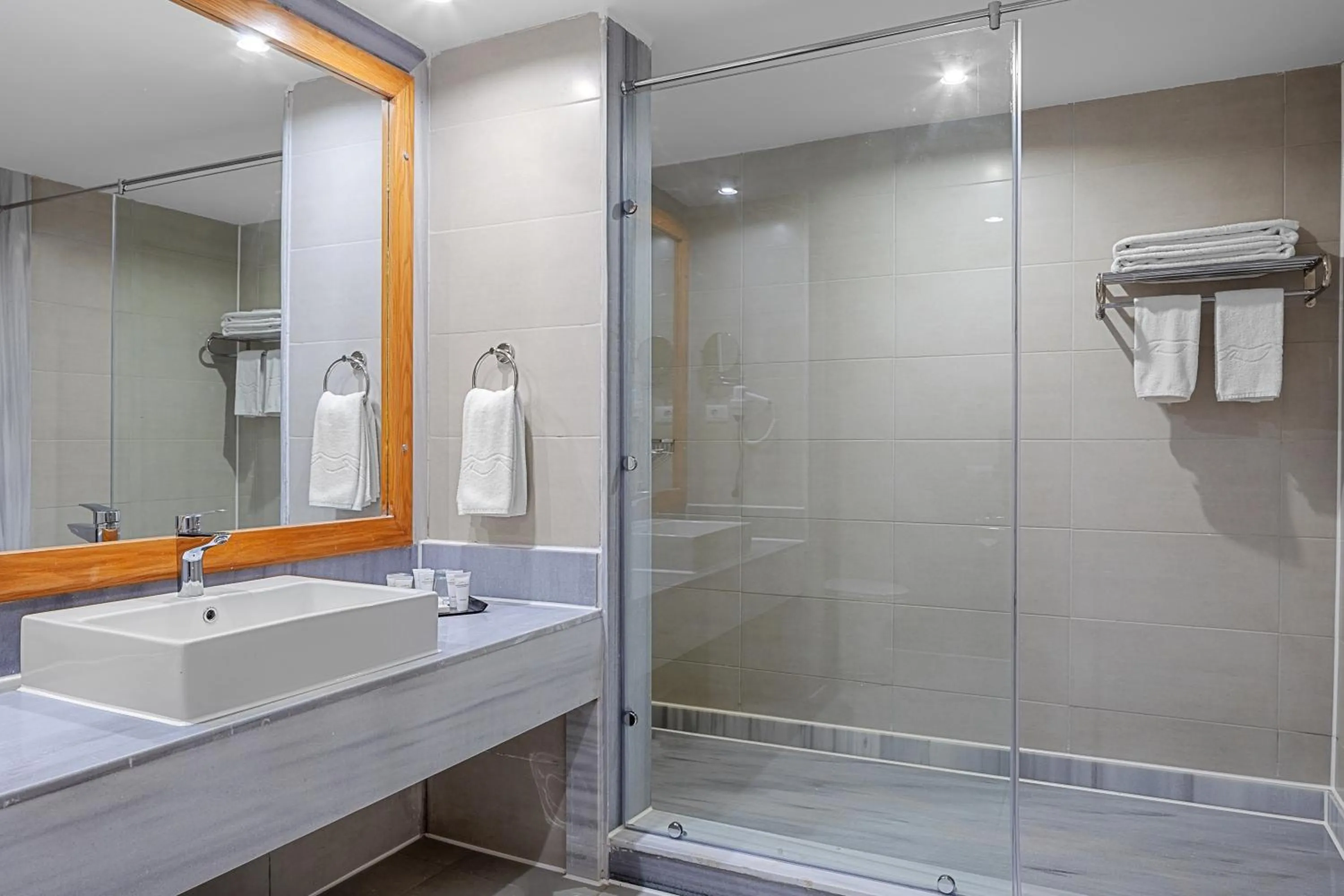 Shower in Pickalbatros Dana Beach Resort - Aqua Park