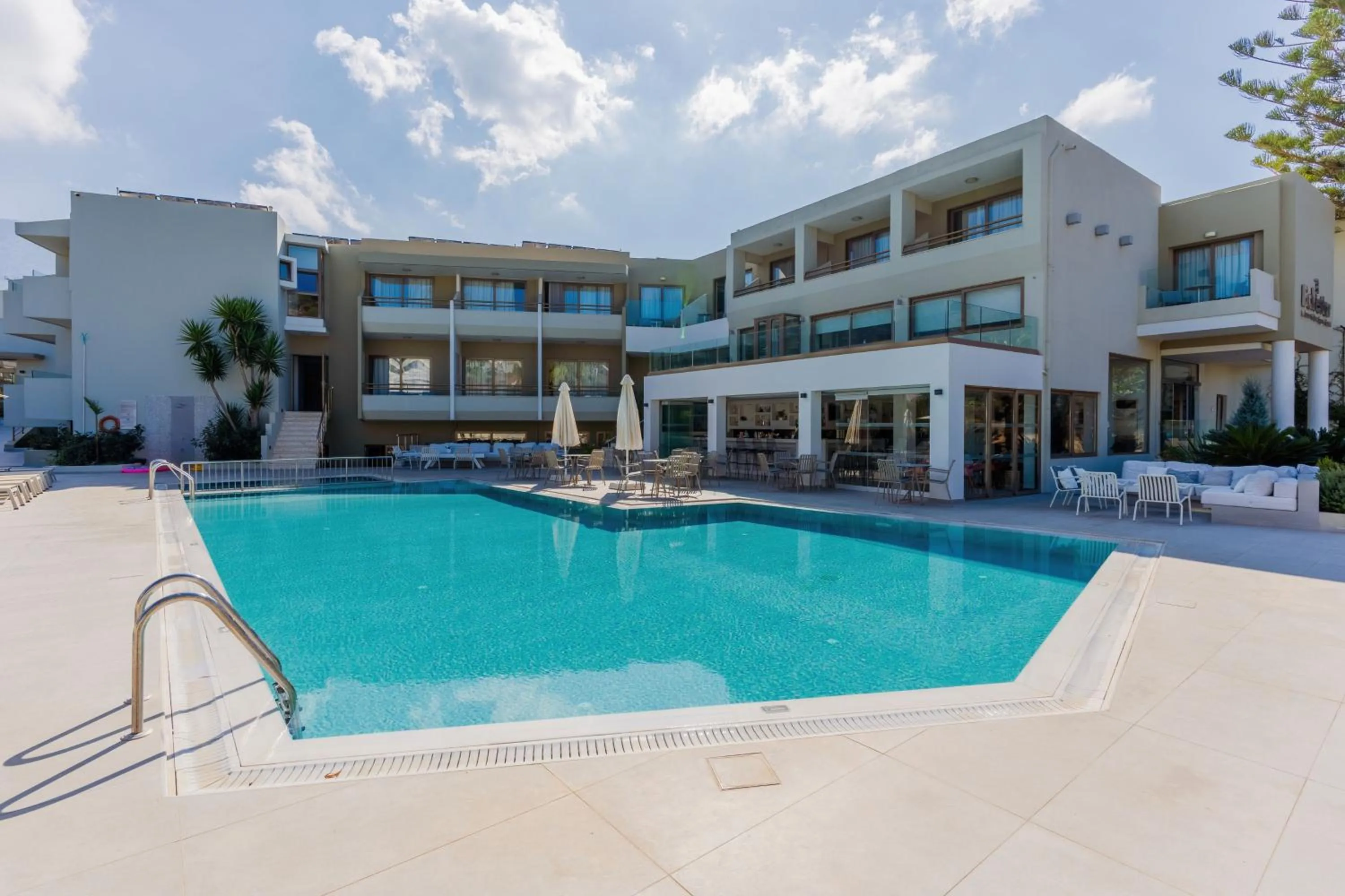 Swimming pool in Bali Star Resort Hotel