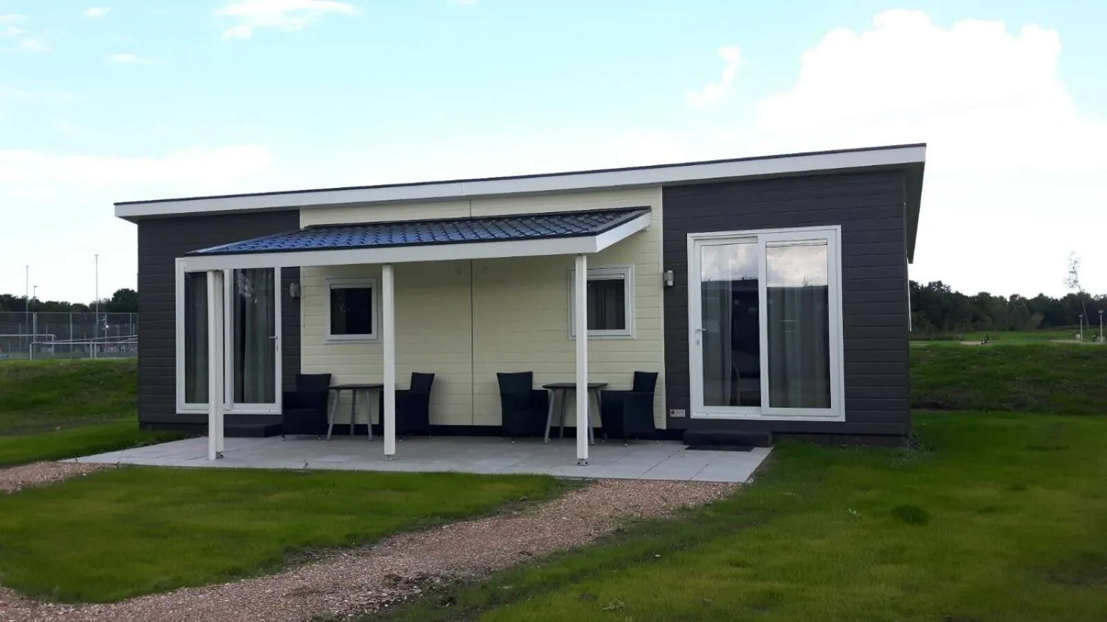 Facade/entrance in Hotel Chalets Middelburg