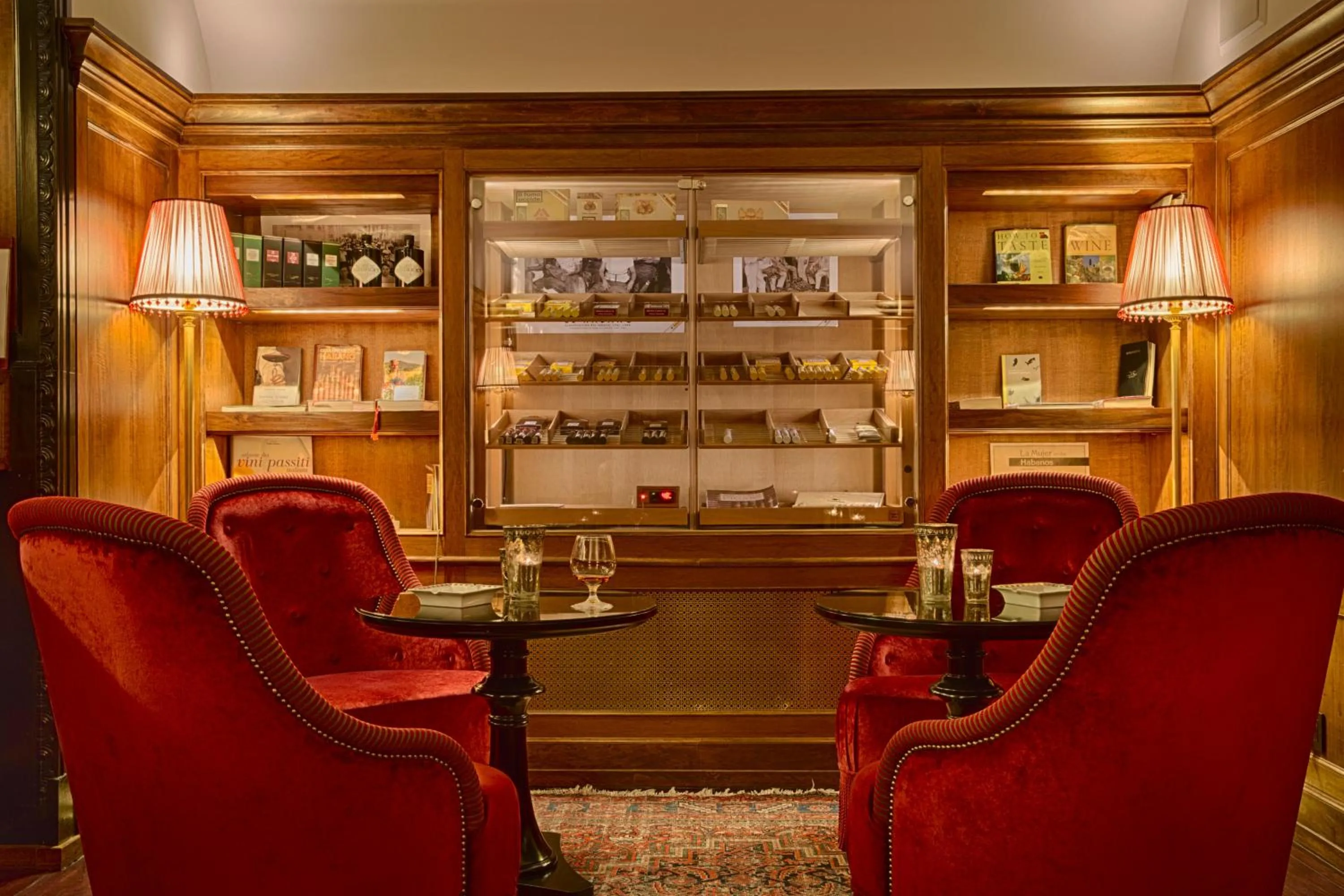 Seating area in Villa Cora