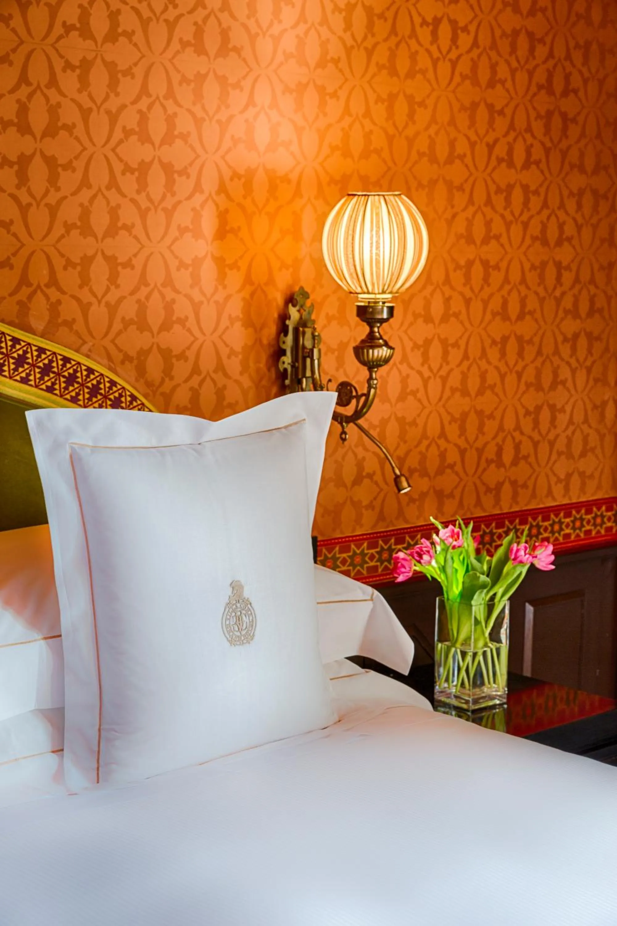 Decorative detail, Bed in Villa Cora