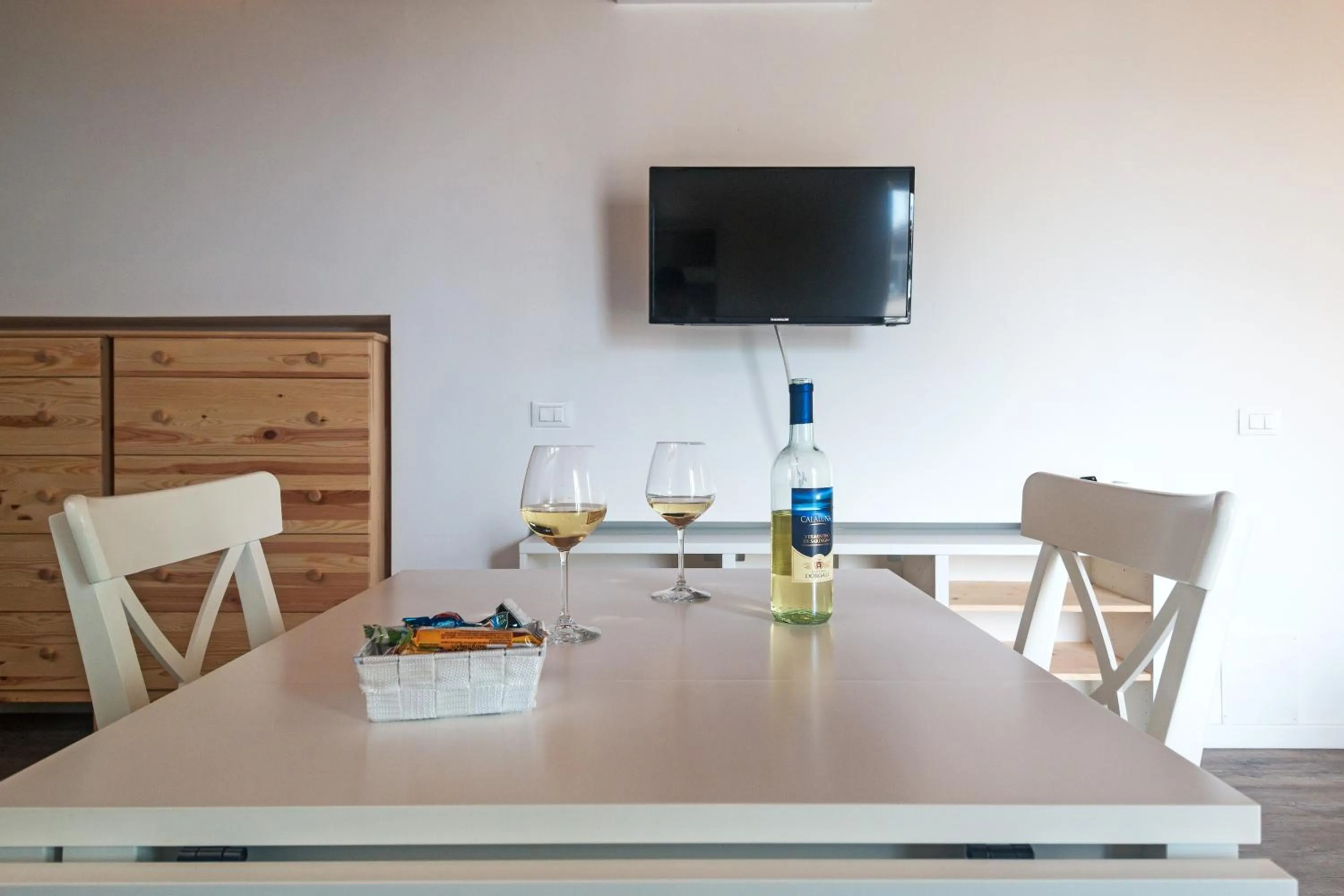 Communal lounge/ TV room in Locanda Su Recreu