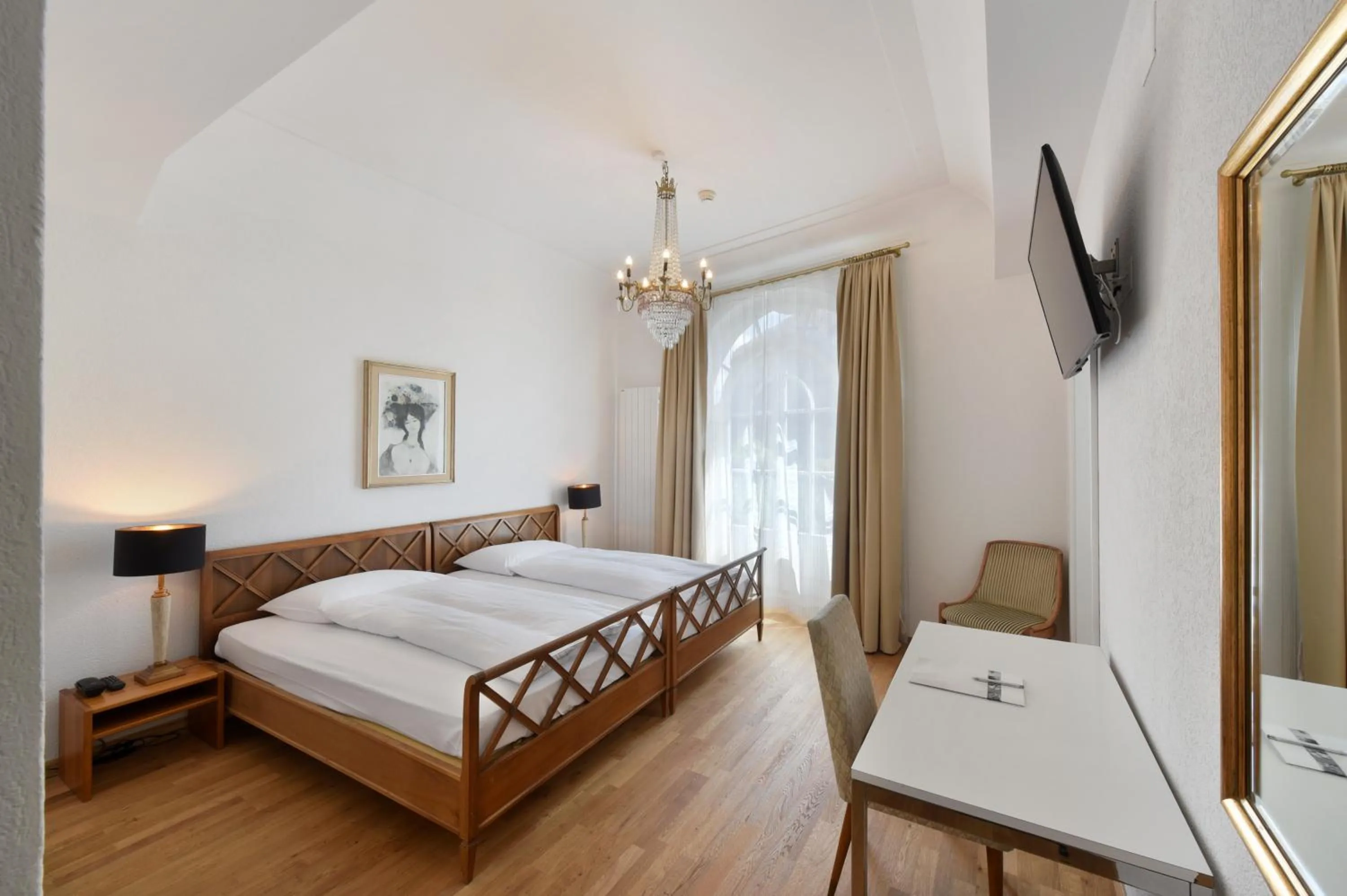 Photo of the whole room, Bed in Hotel National Bern