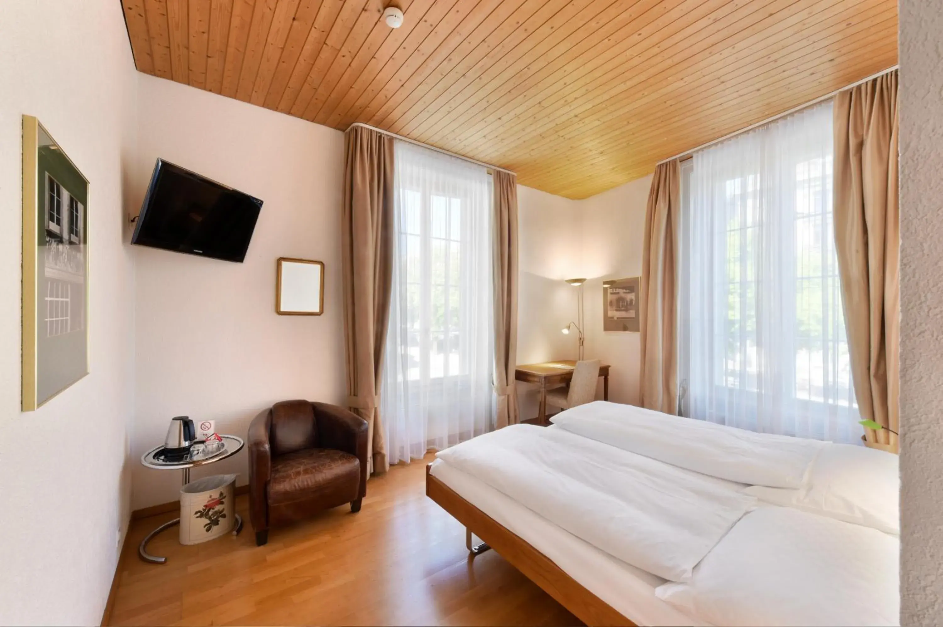 Standard Twin Room in Hotel National Bern Standard Twin Room in Hotel National Bern