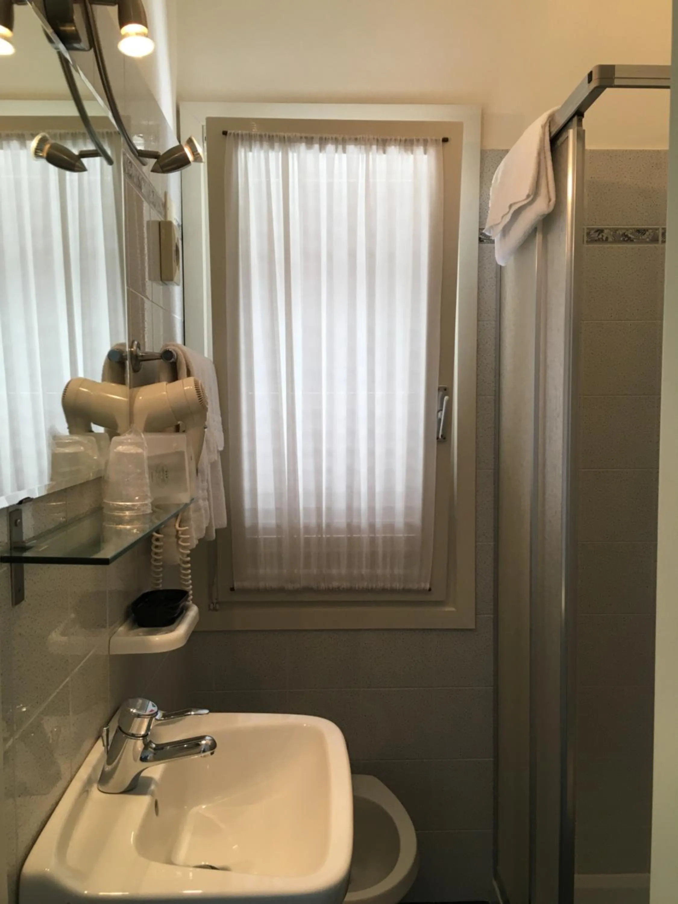 Shower in Belvedere Hotel & Villa