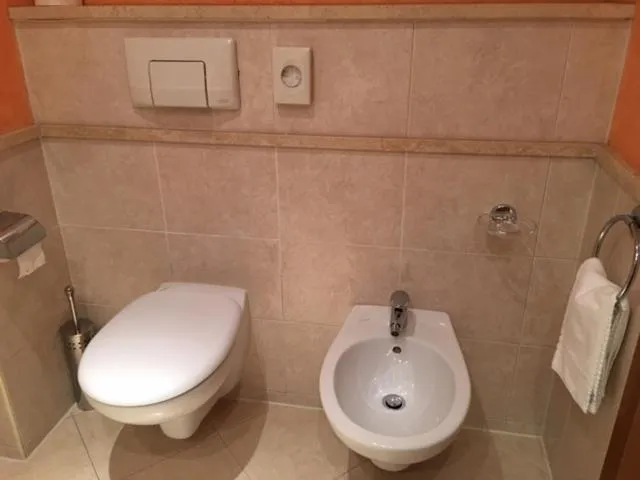 Bathroom in Belvedere Hotel & Villa