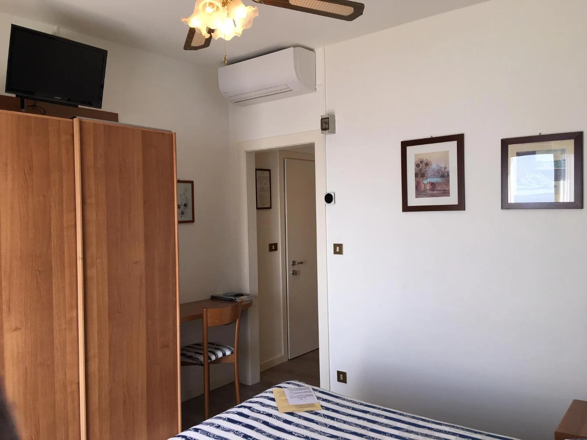 TV and multimedia in Belvedere Hotel & Villa