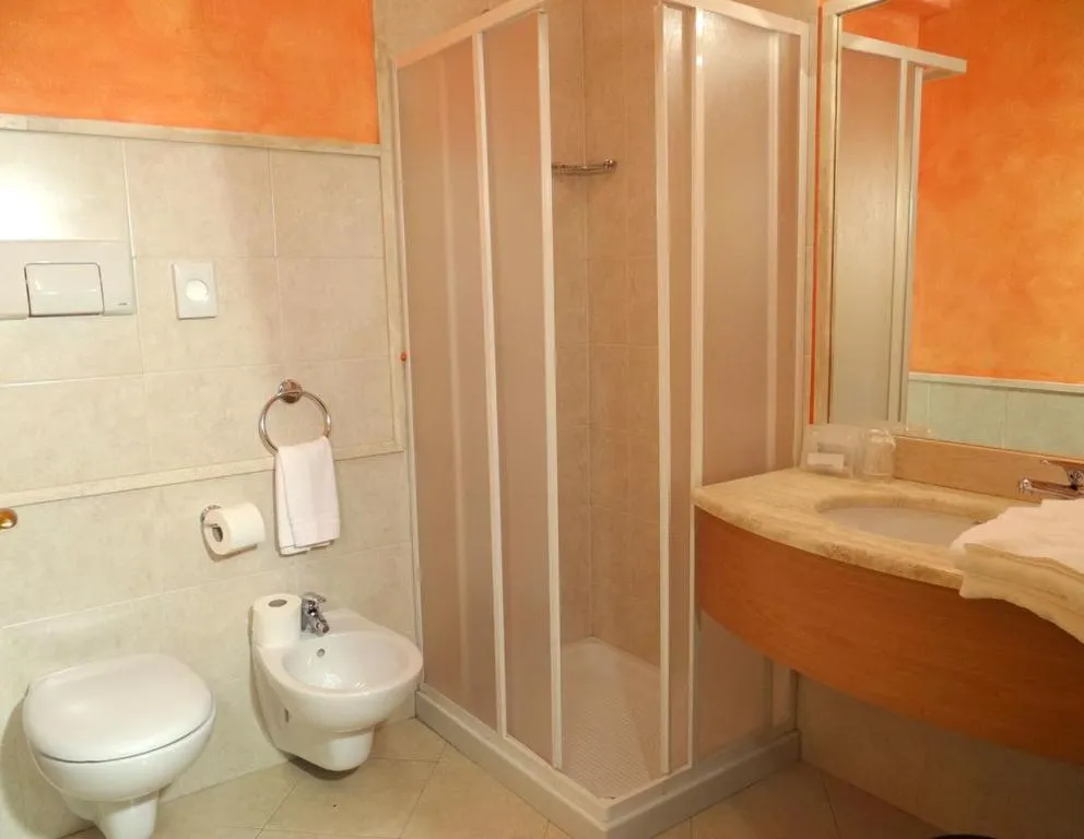 Shower in Belvedere Hotel & Villa