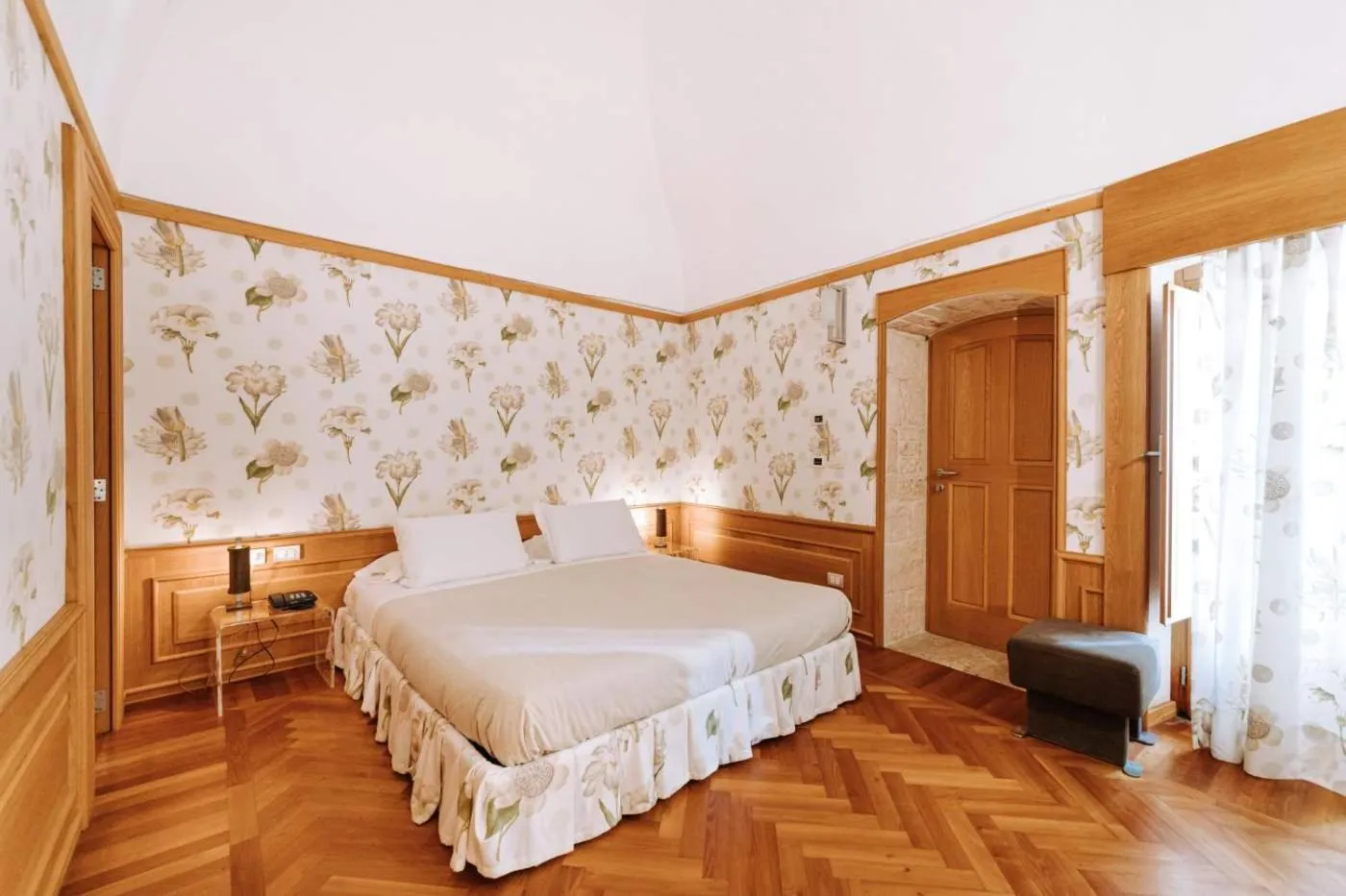 View (from property/room), Bed in Santa Rosa Relais