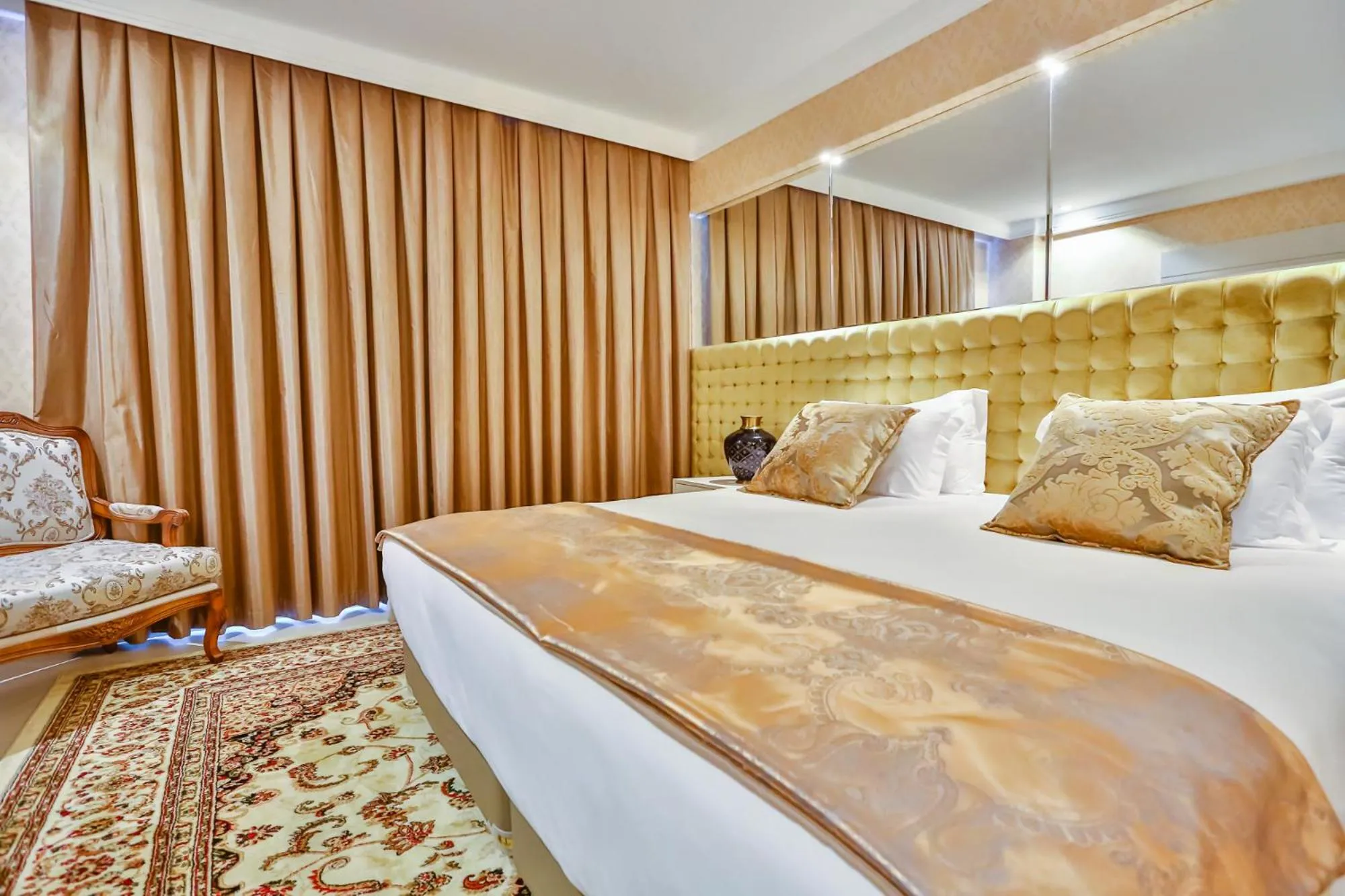 Bed in Golden Lis Hotel Boutique