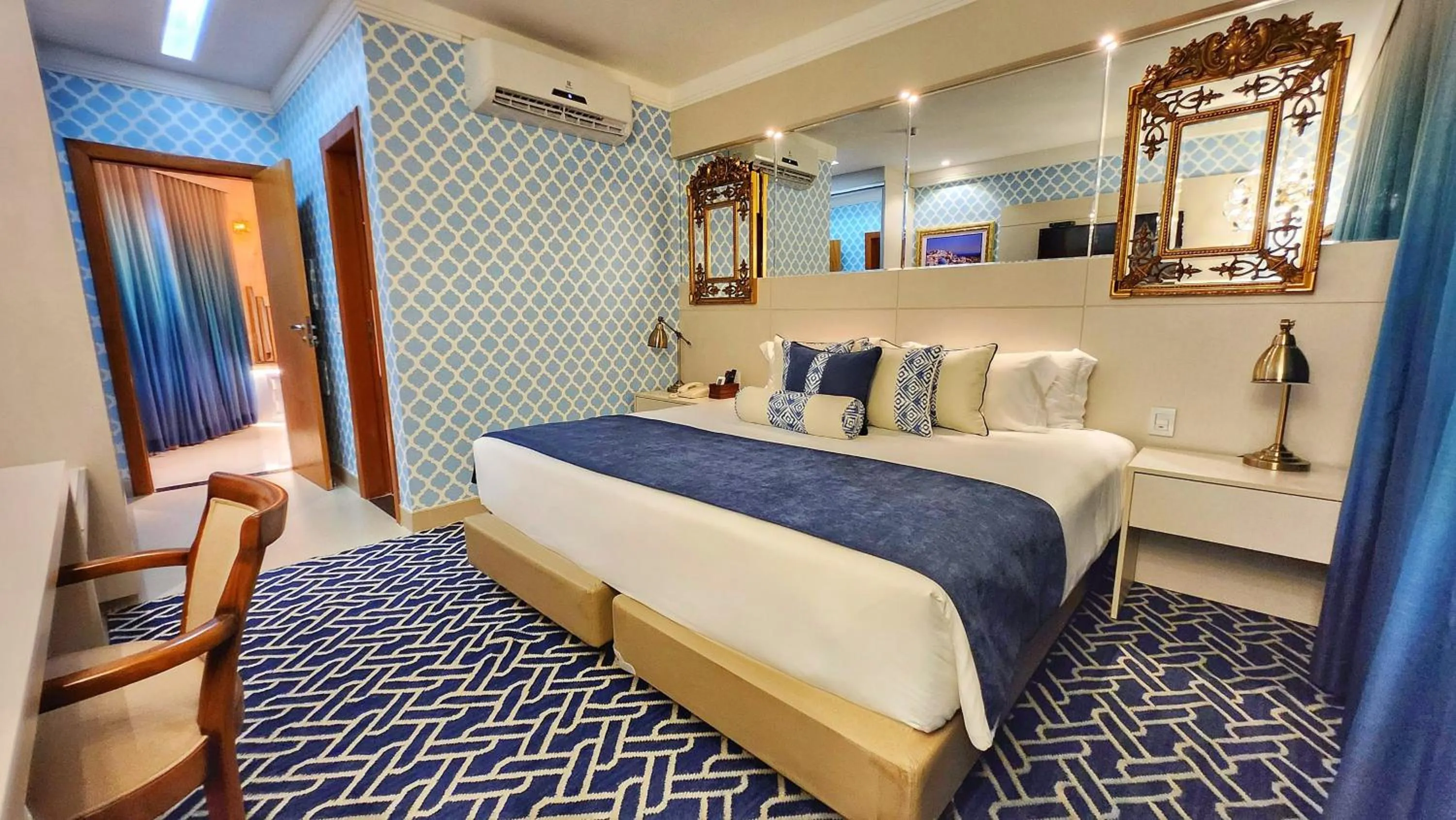 Bed in Golden Lis Hotel Boutique