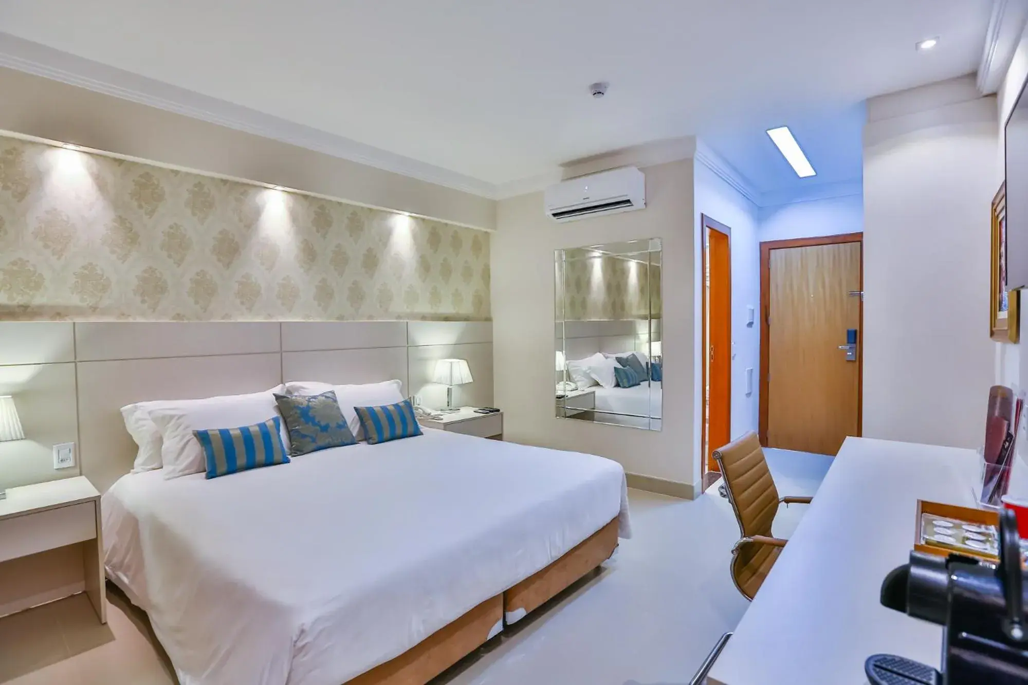 Double Room with Double bed - single occupancy in Golden Lis Hotel Boutique Double Room with Double bed - single occupancy in Golden Lis Hotel Boutique