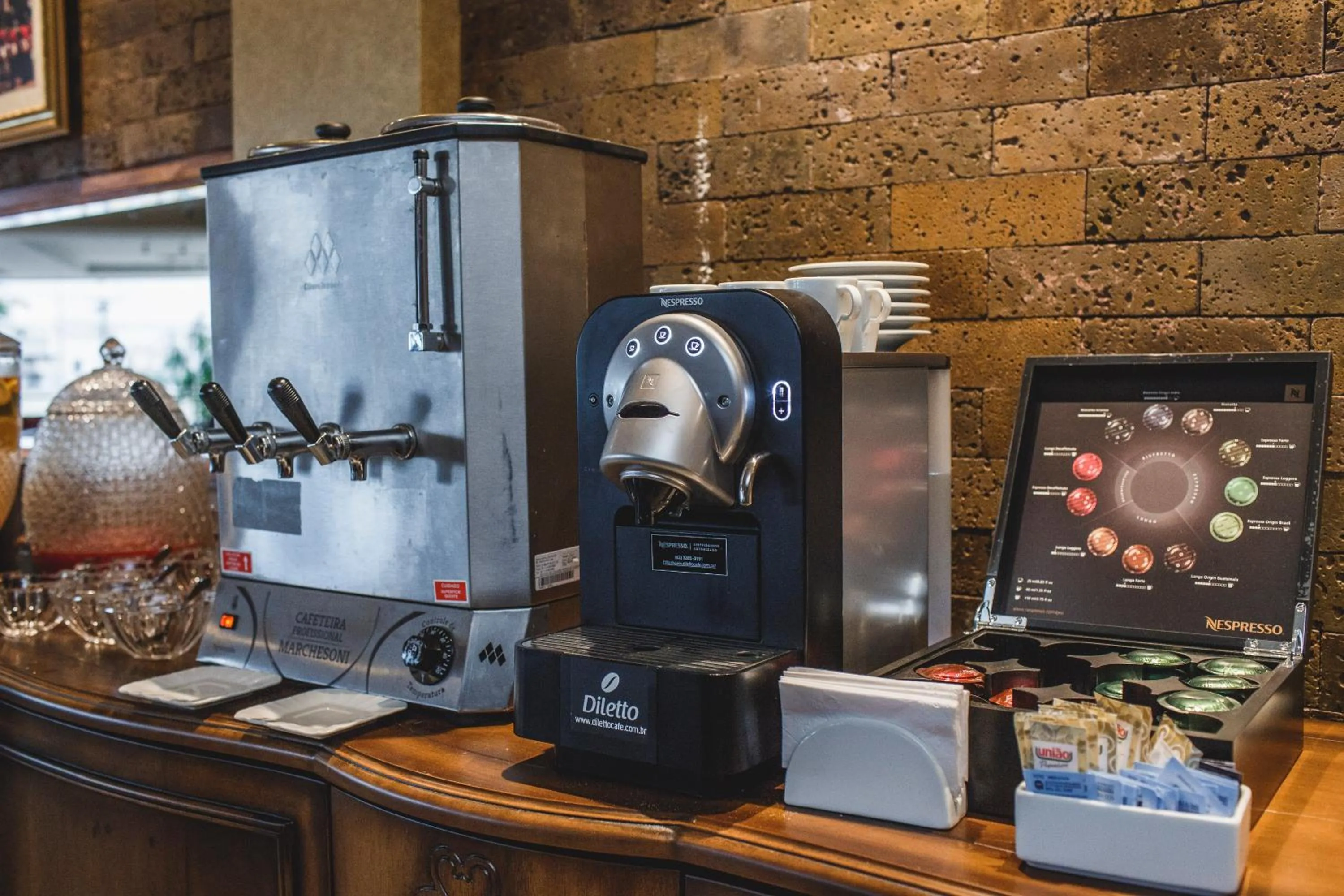 Restaurant/places to eat in Golden Lis Hotel Boutique