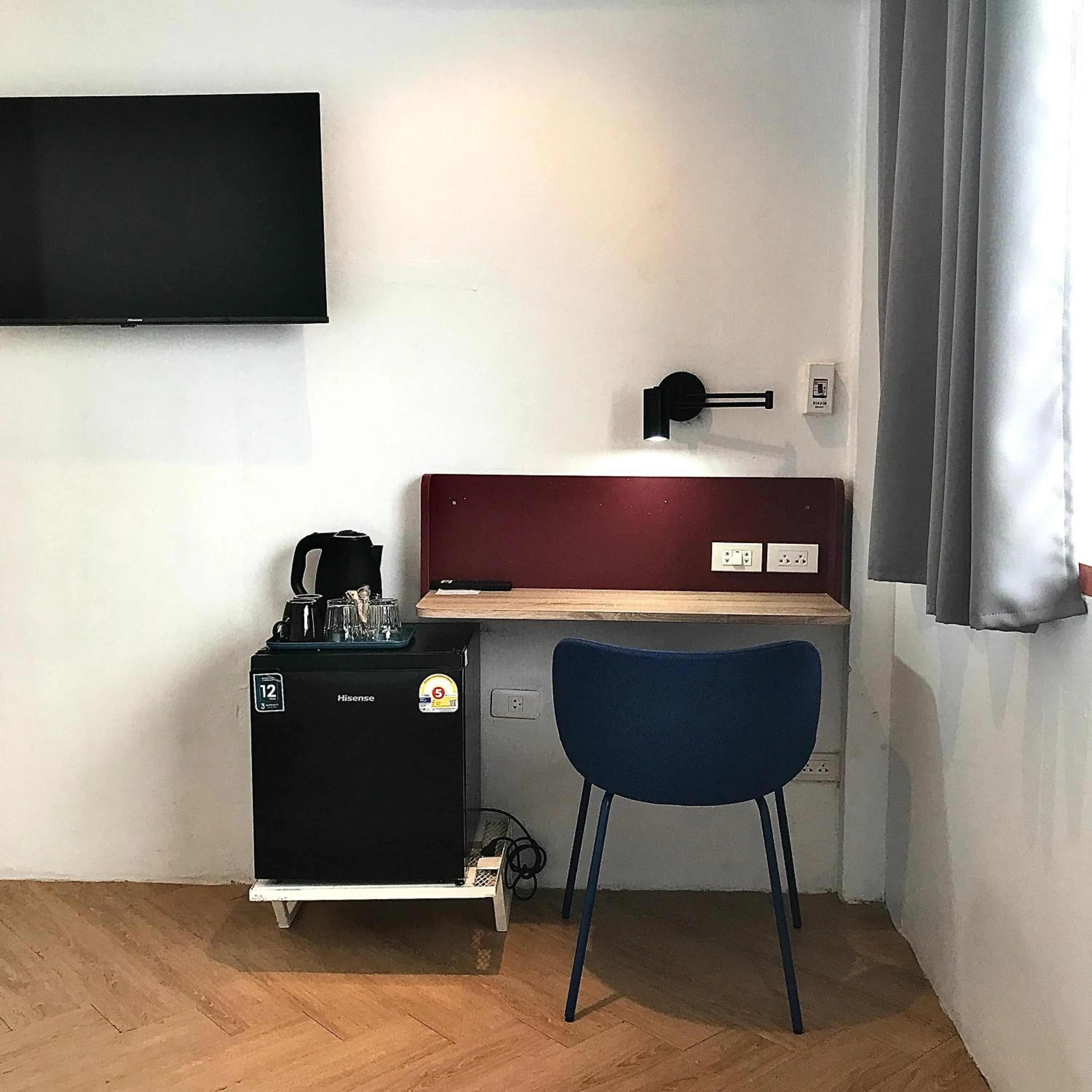 TV and multimedia in Beige Poshtels + Netflix