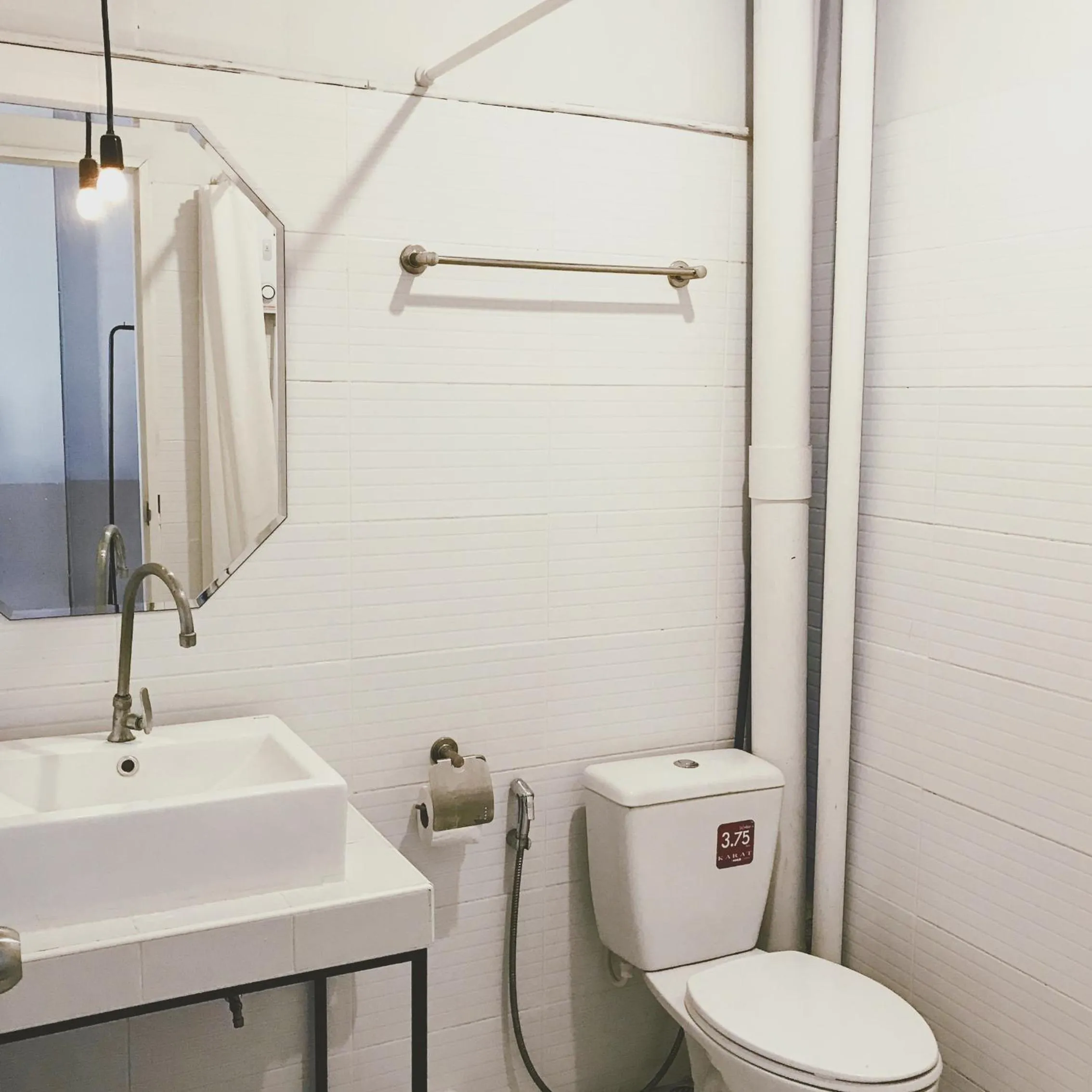 Bathroom in Beige Poshtels + Netflix