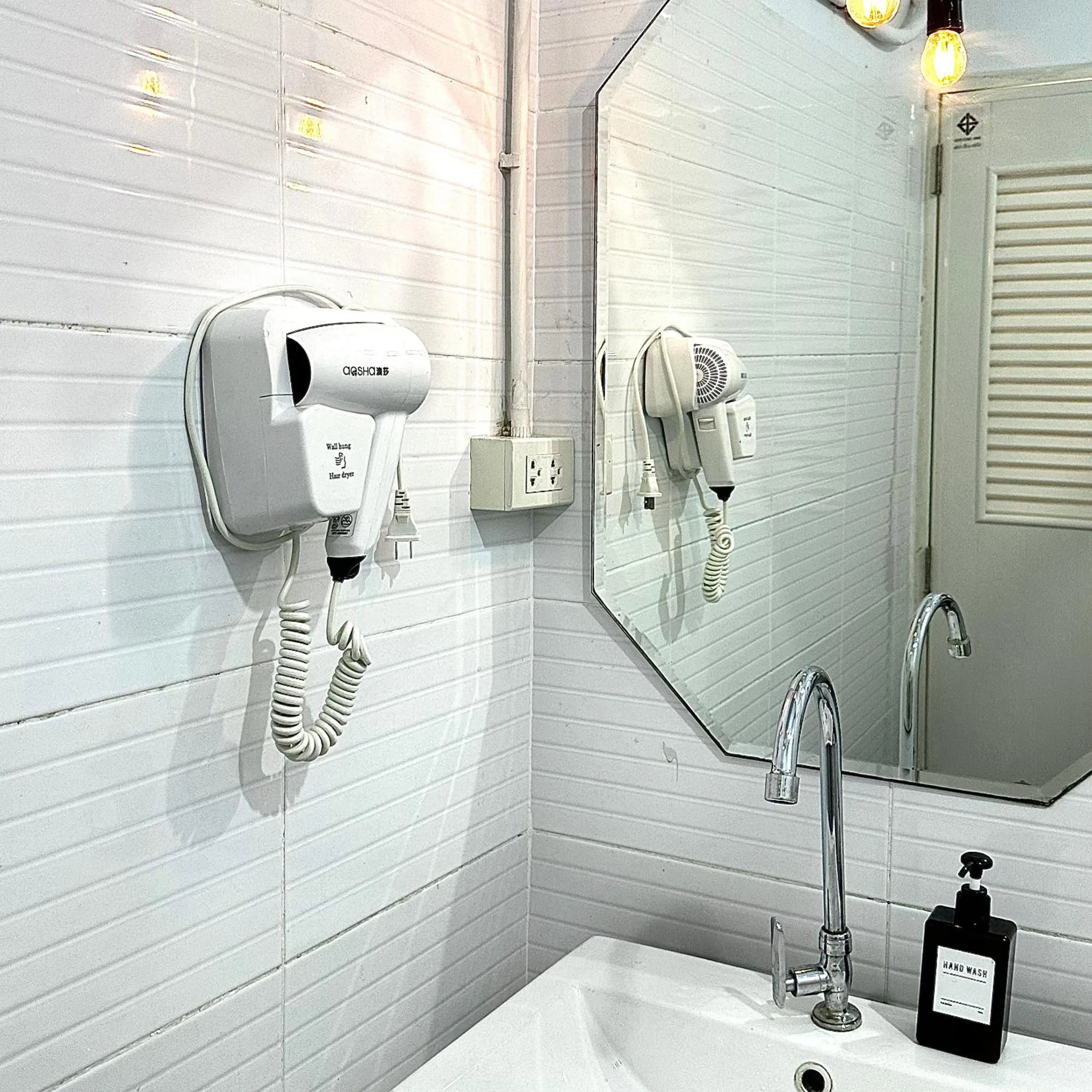 Shower in Beige Poshtels + Netflix