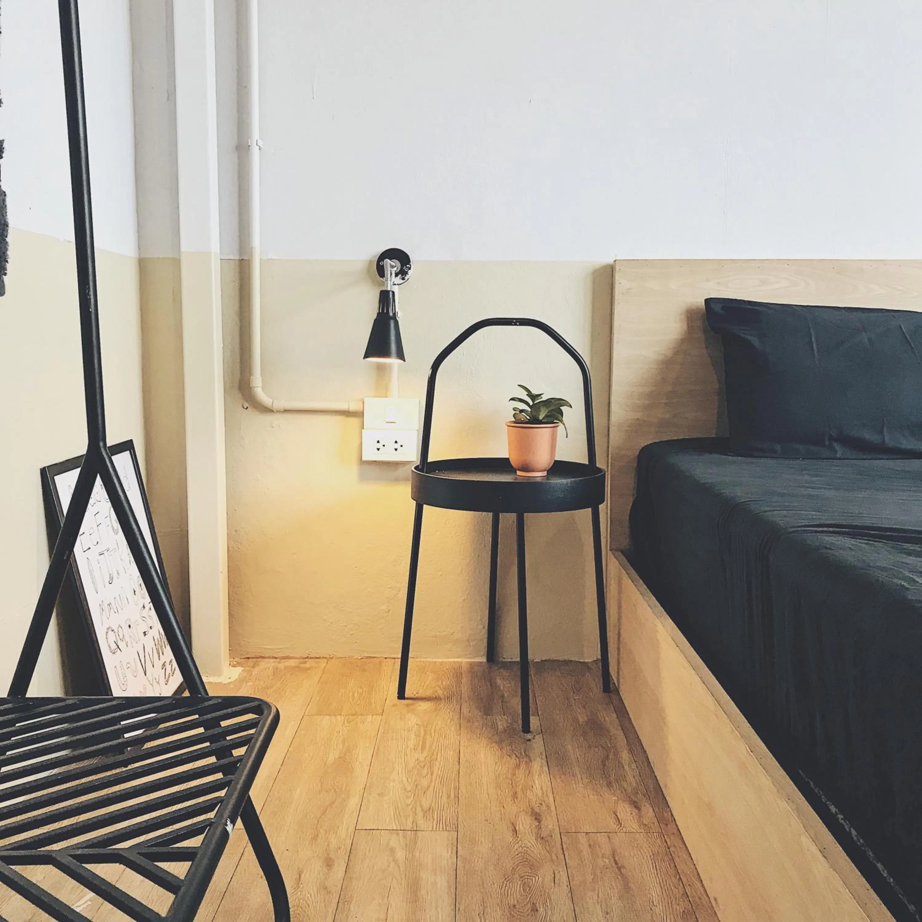 Bedroom in Beige Poshtels + Netflix