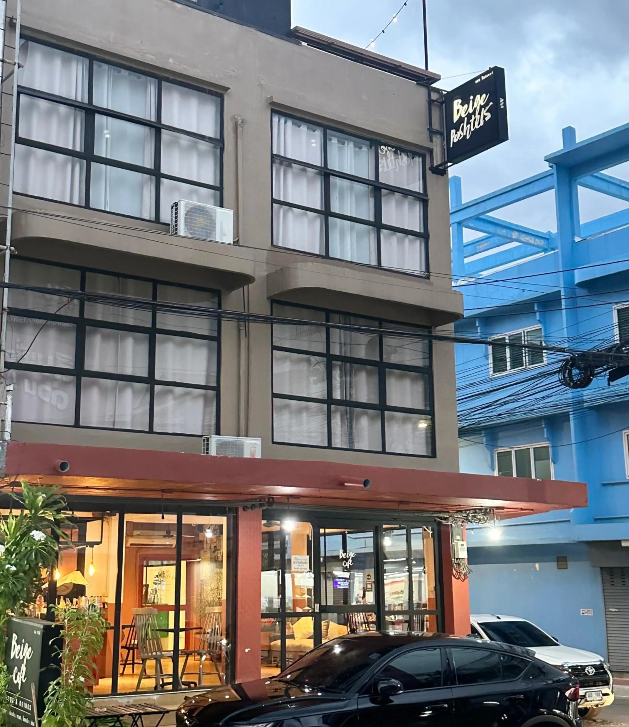 Property building in Beige Poshtels + Netflix