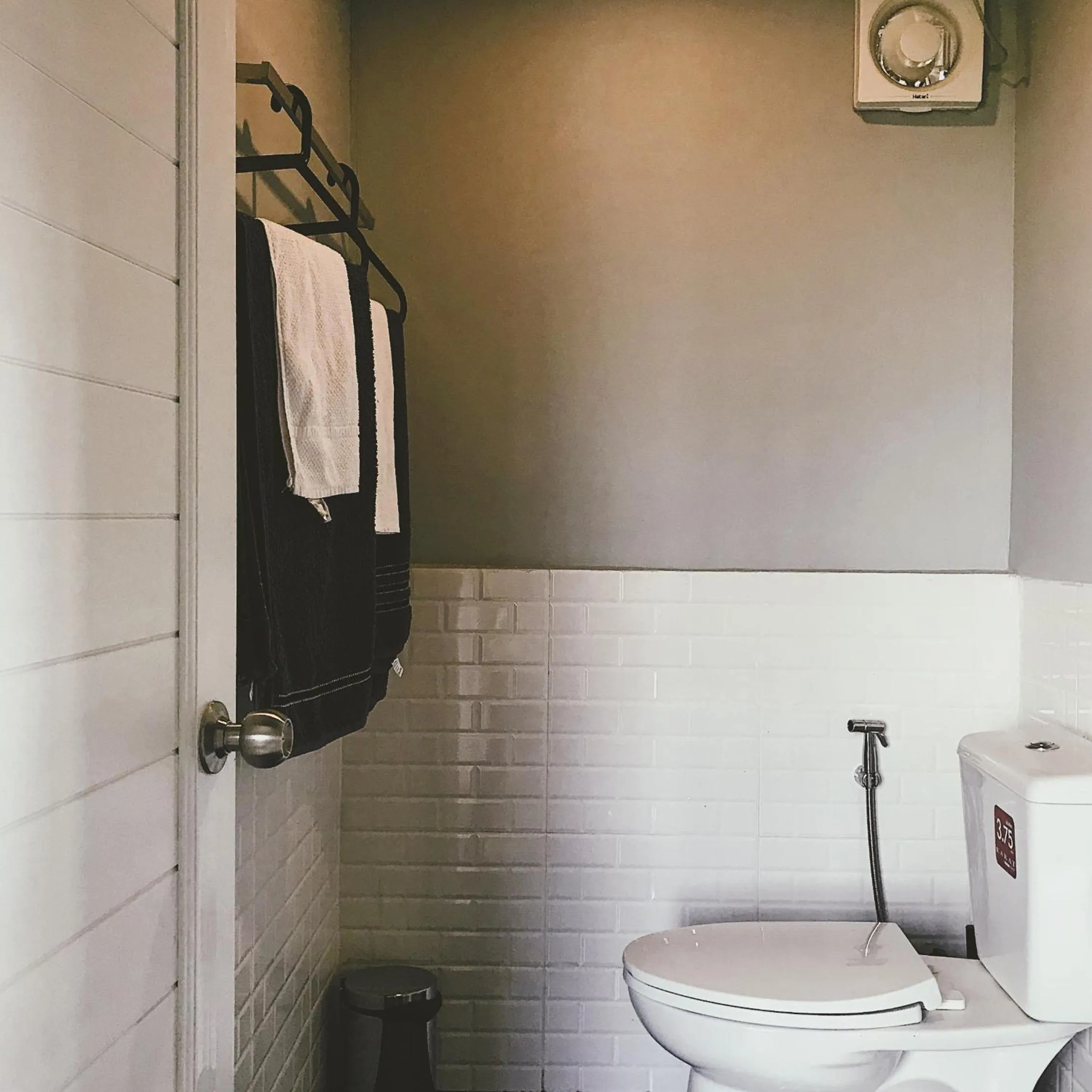 Bathroom in Beige Poshtels + Netflix