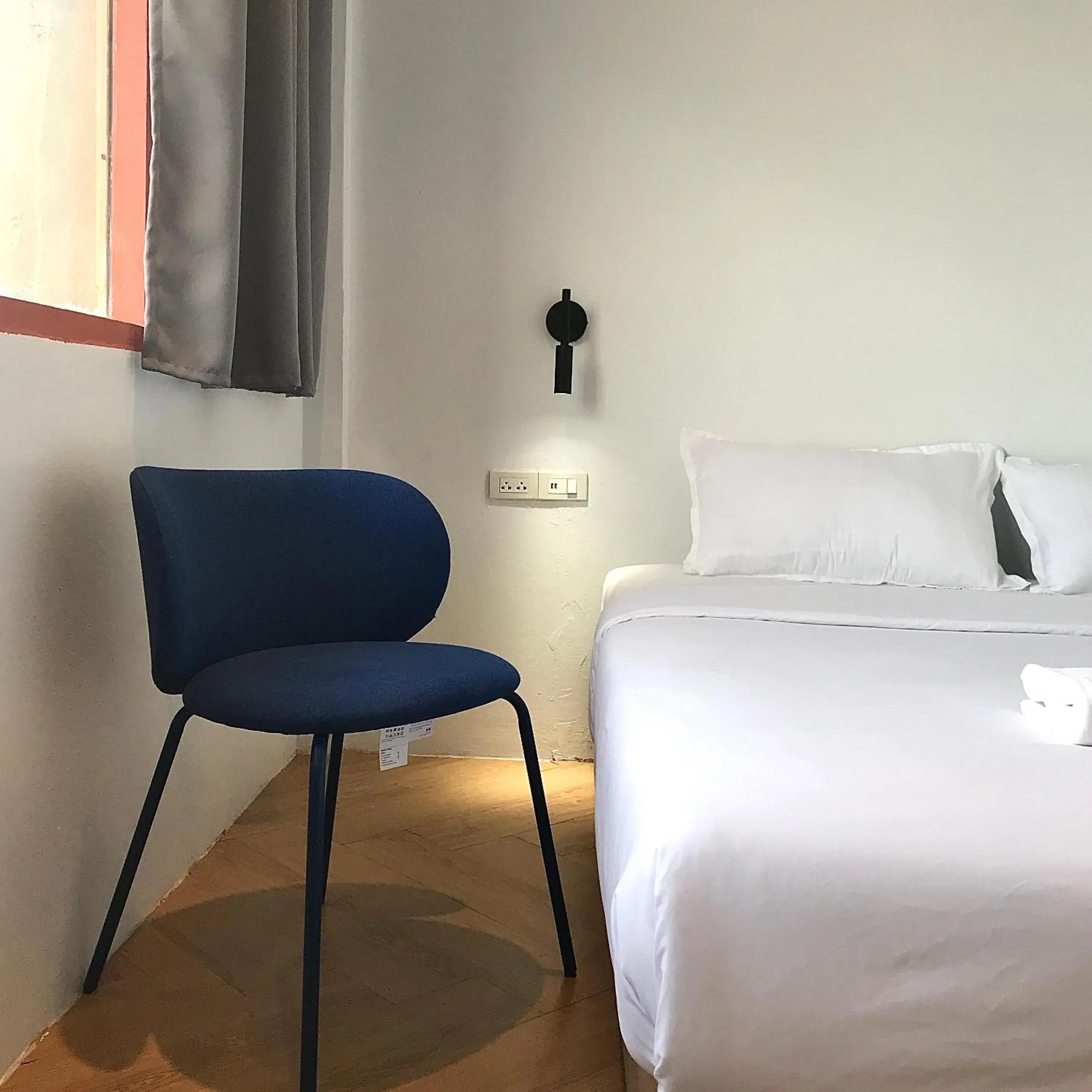 Standard Double Room in Beige Poshtels + Netflix Standard Double Room in Beige Poshtels + Netflix