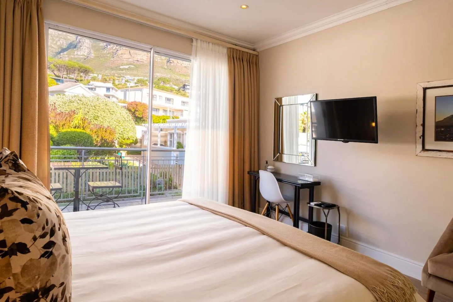 Bedroom, Bed in 3 On Camps Bay