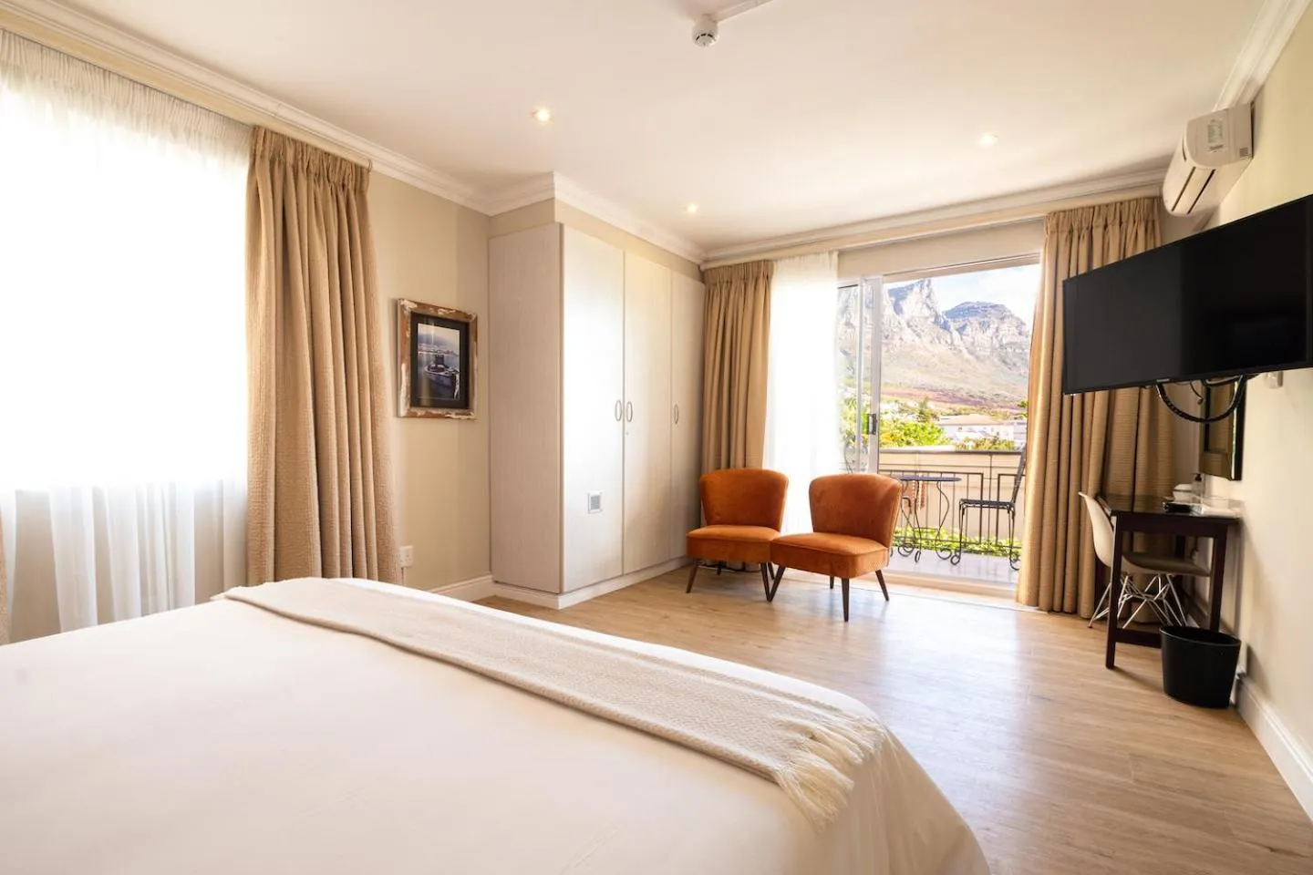 TV and multimedia, Bed in 3 On Camps Bay