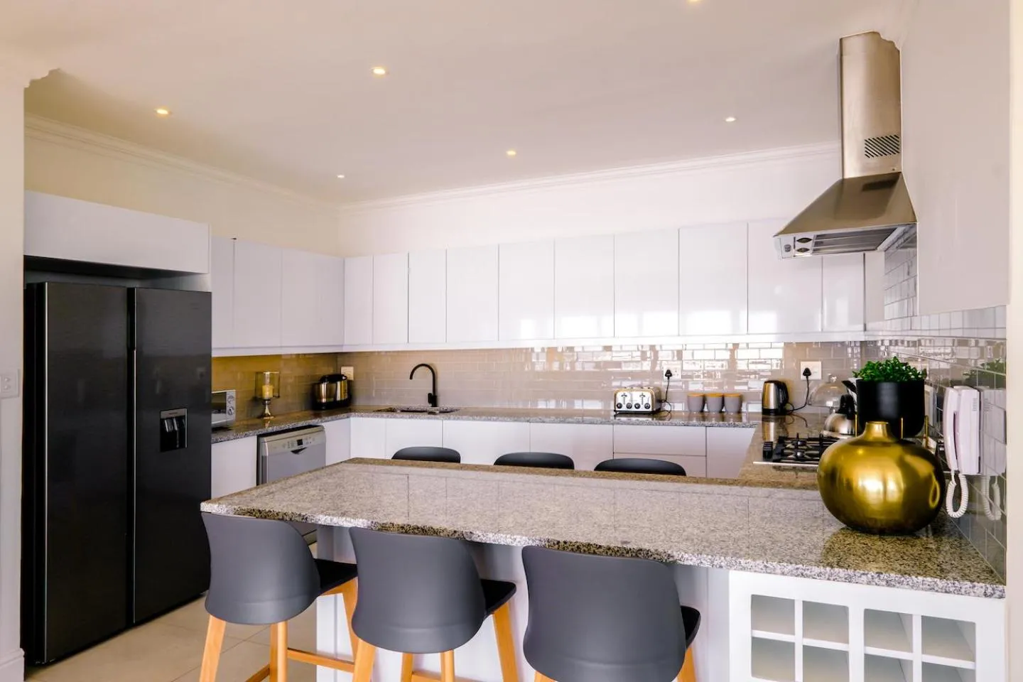 Kitchen or kitchenette in 3 On Camps Bay