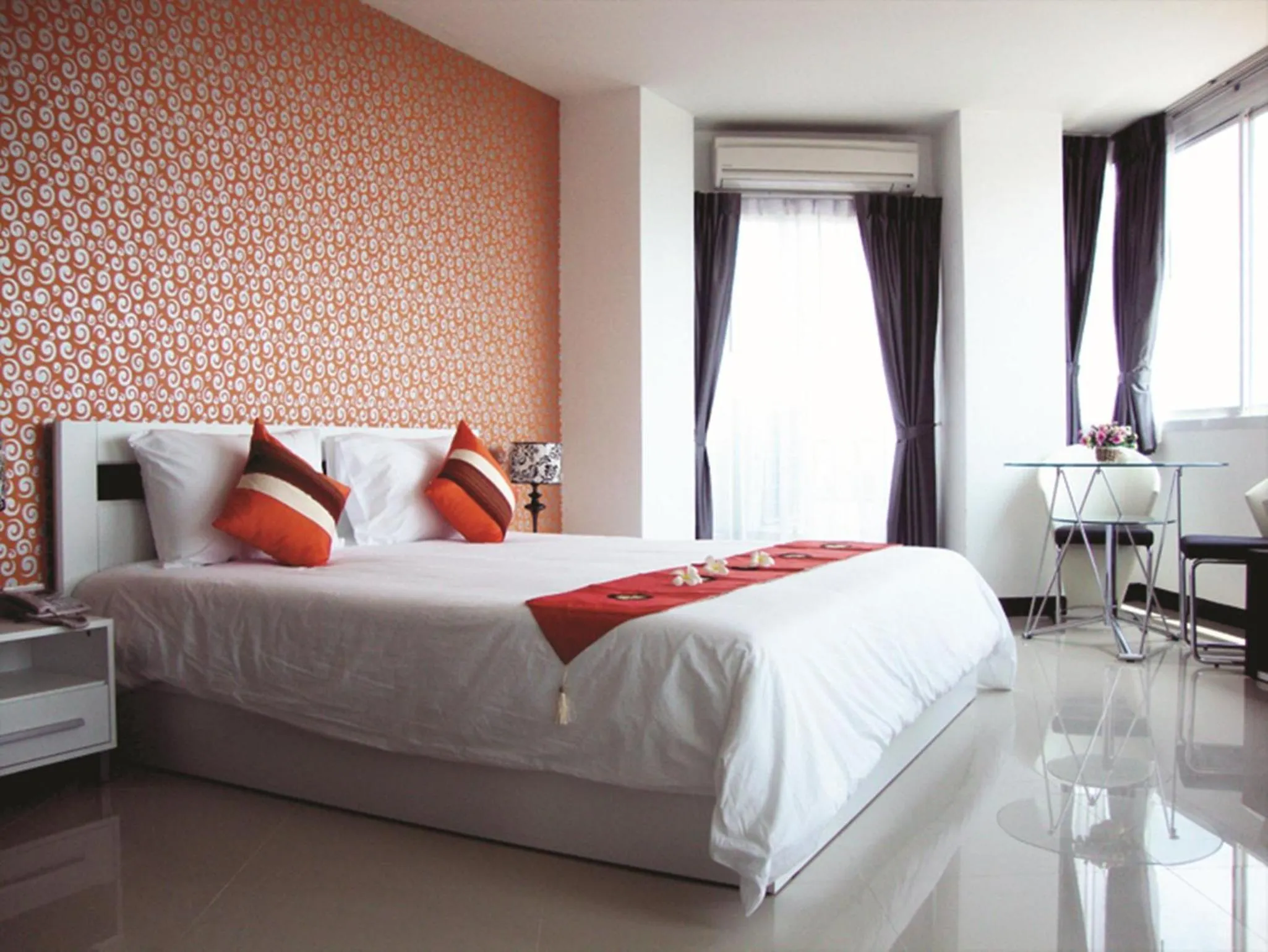 Bedroom, Bed in Grand Residence Jomtien