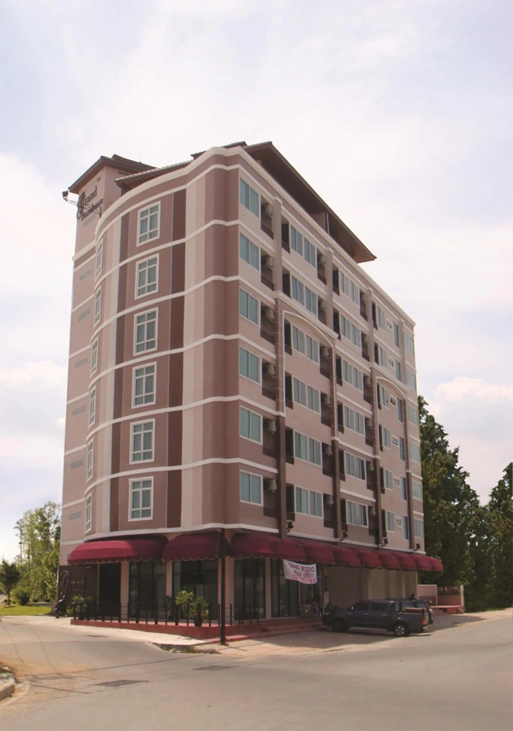 Property building in Grand Residence Jomtien