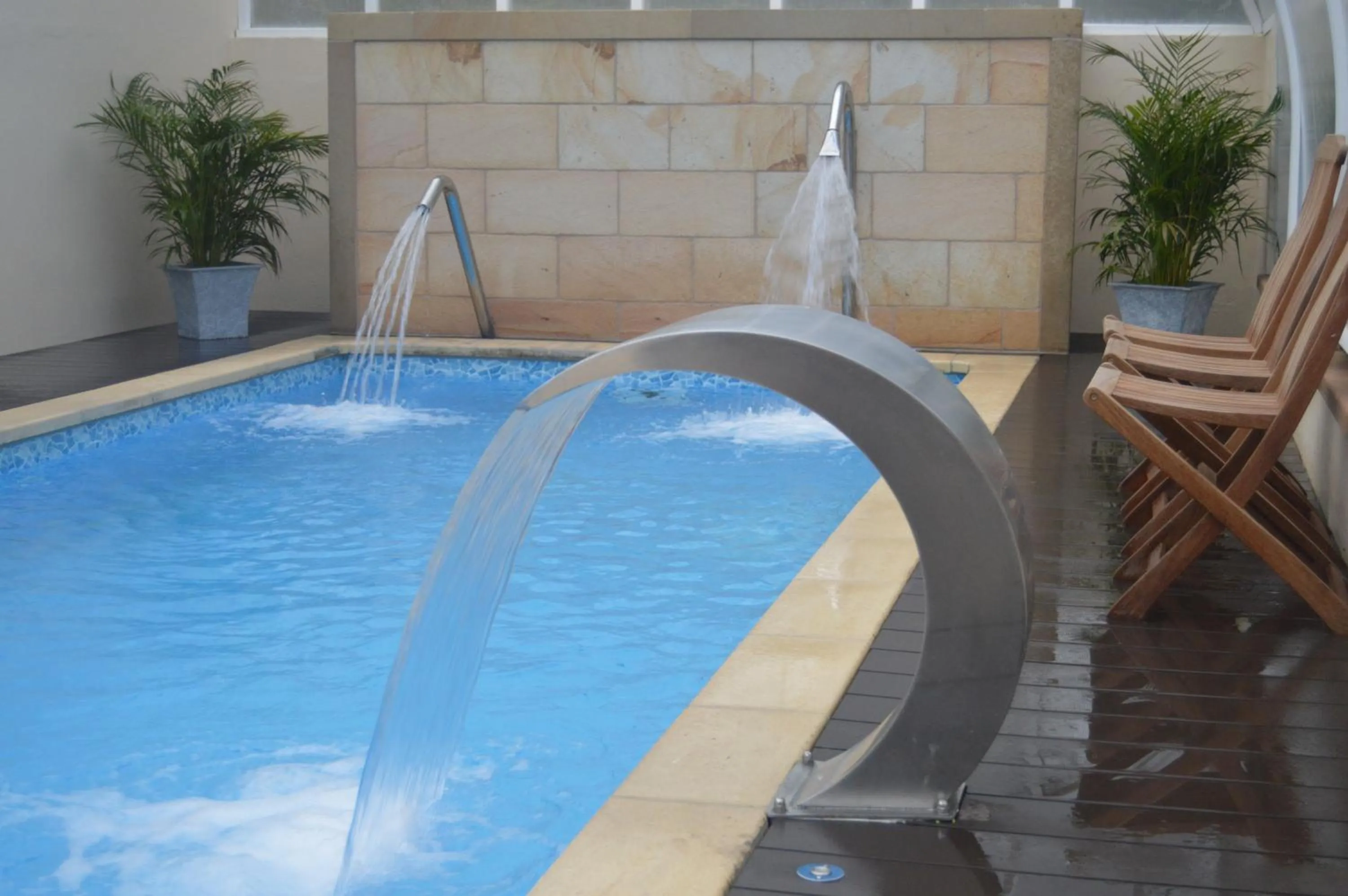 Swimming pool in Hotel Balneario De Alceda
