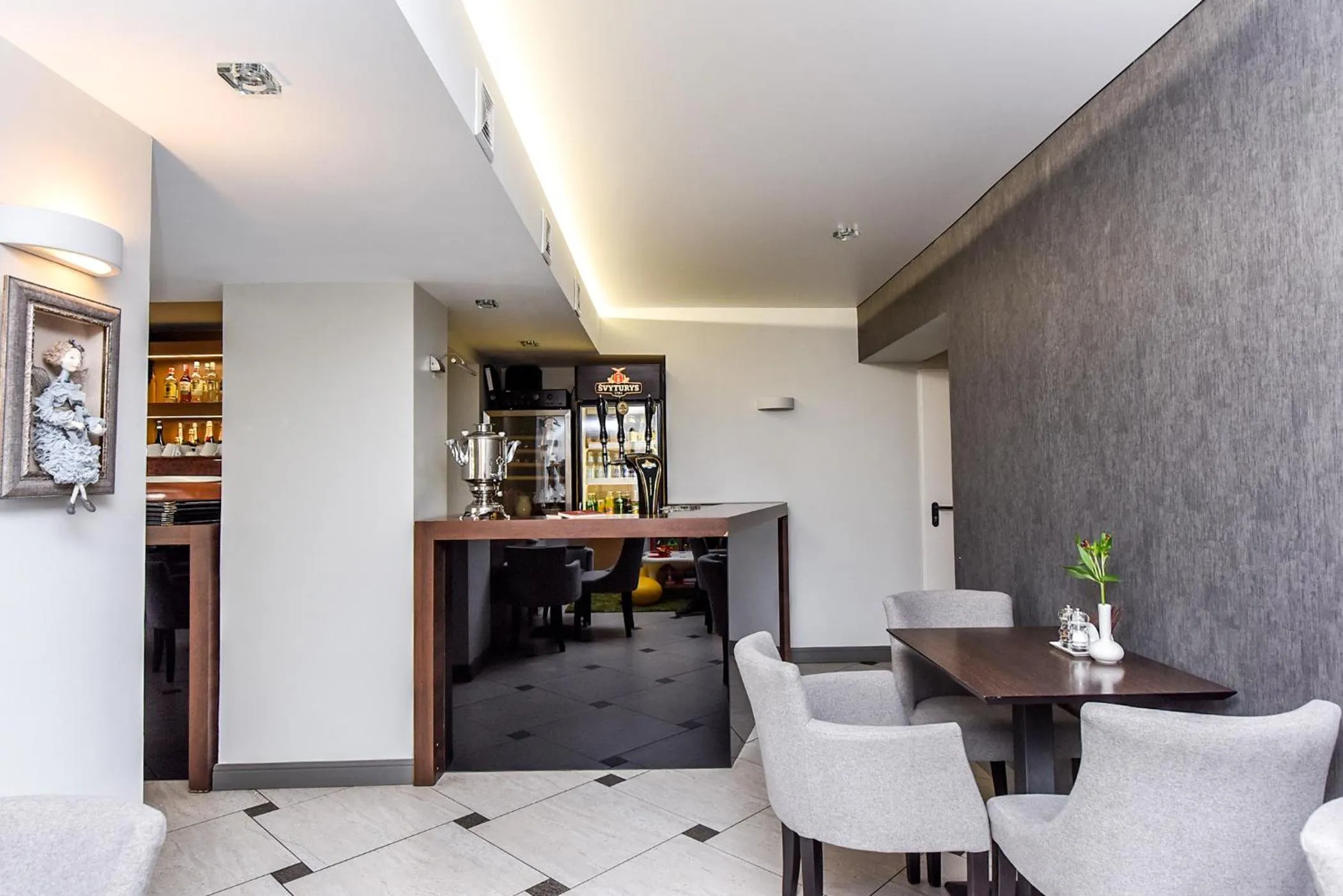 Restaurant/places to eat in Muza Hotel