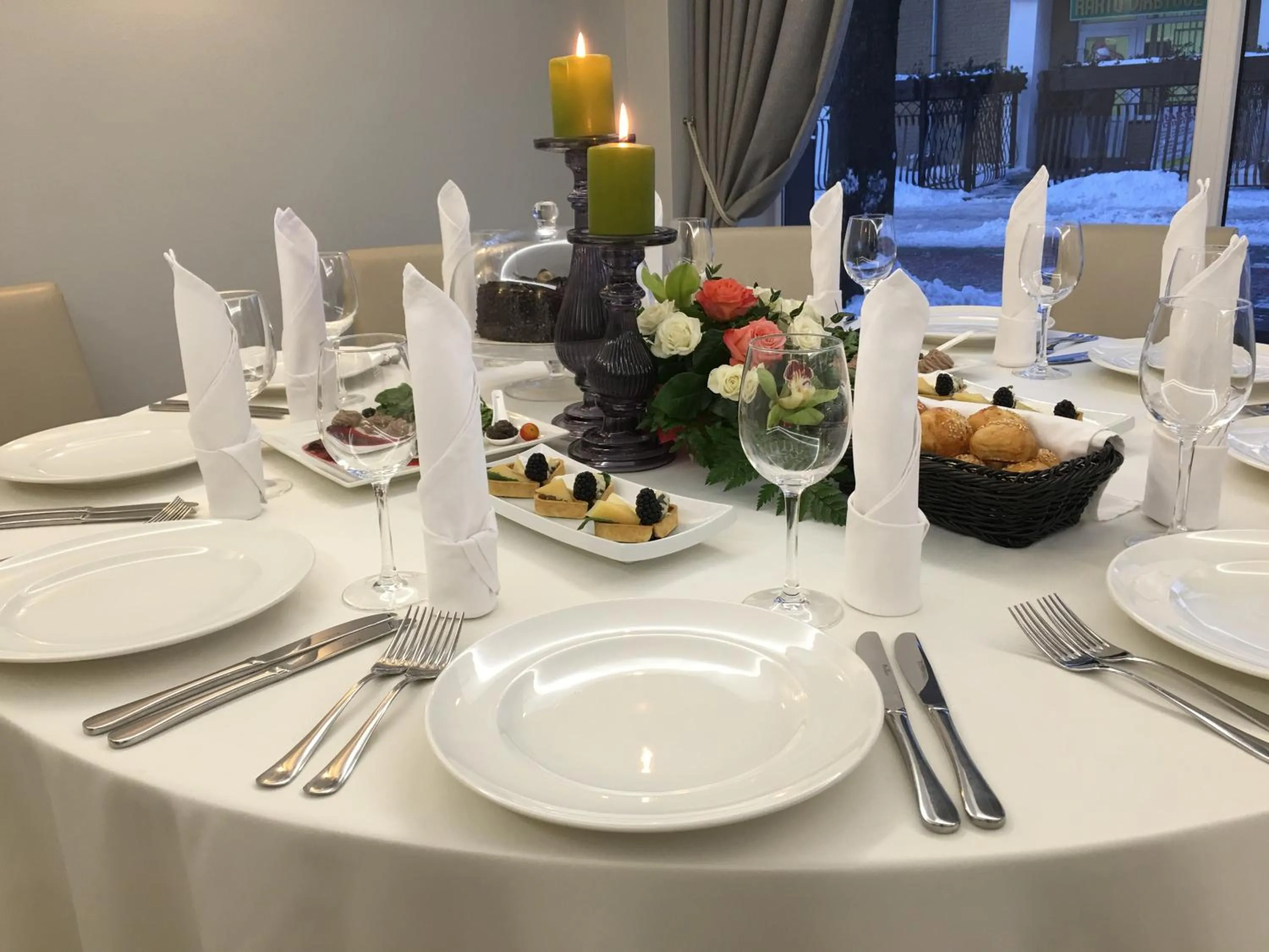 Restaurant/places to eat in Muza Hotel