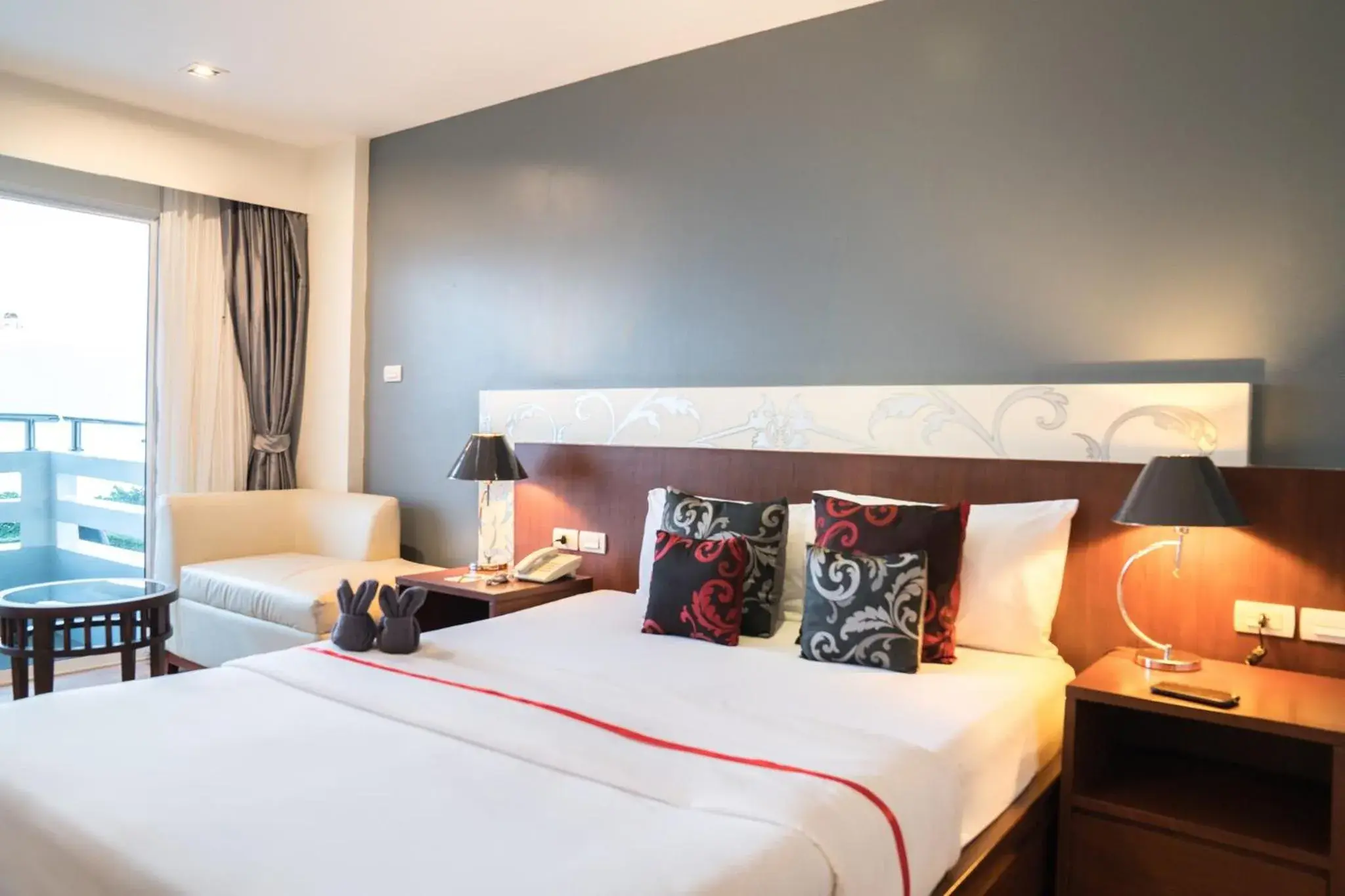 Deluxe Triple Room with Sea View in Grand Jomtien Palace Hotel - SHA Extra Plus Deluxe Triple Room with Sea View in Grand Jomtien Palace Hotel - SHA Extra Plus